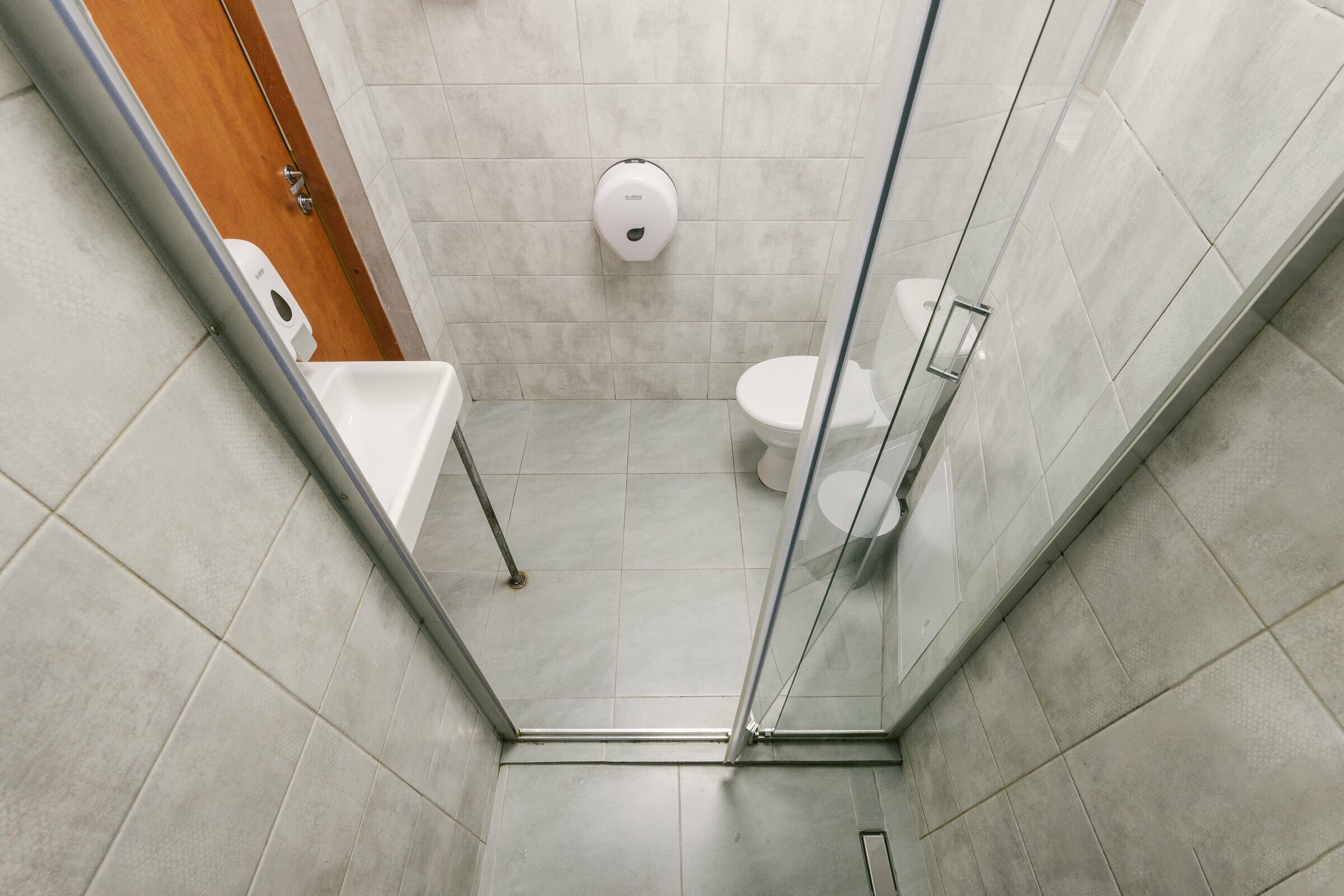 Общий номер для мужчин и женщин с 8 кроватями