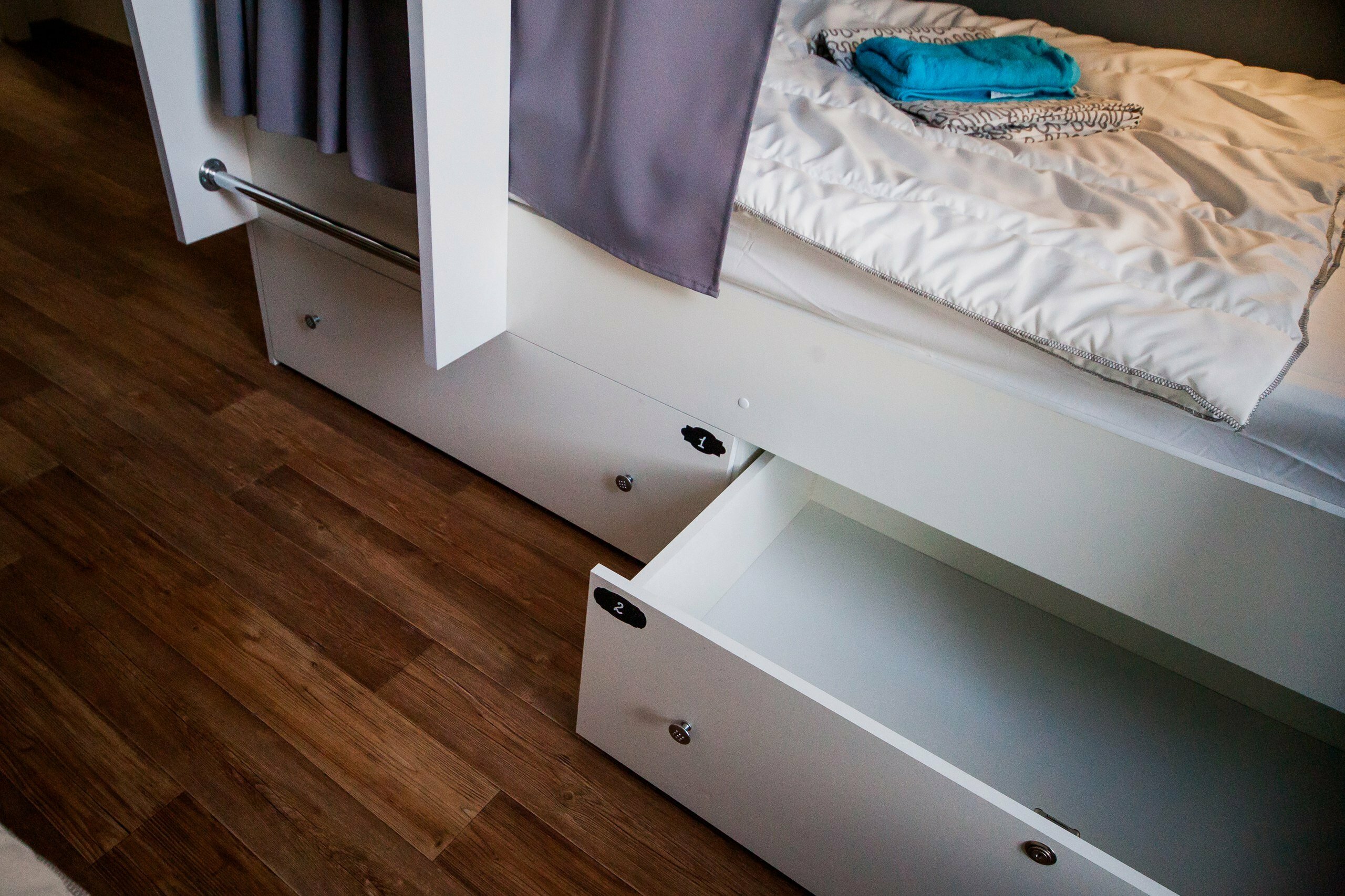 Кровать в общем номере для женщин с 4 кроватями