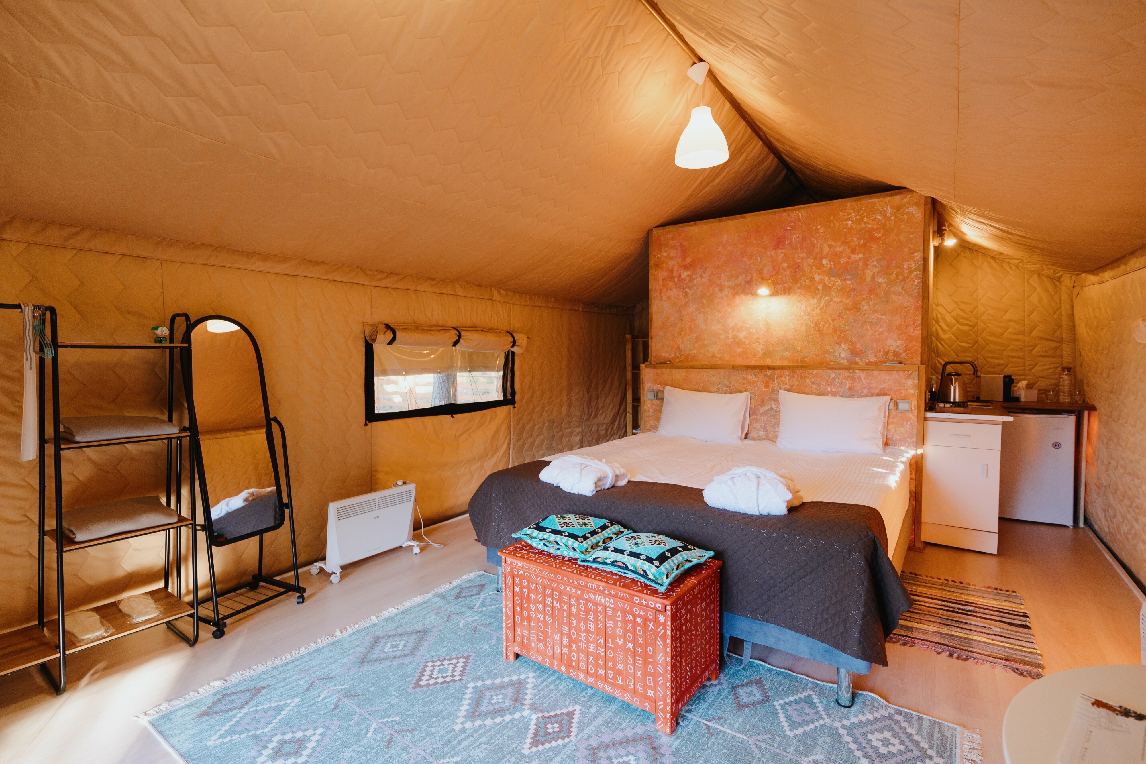 Лодж на холме с видом на озеро