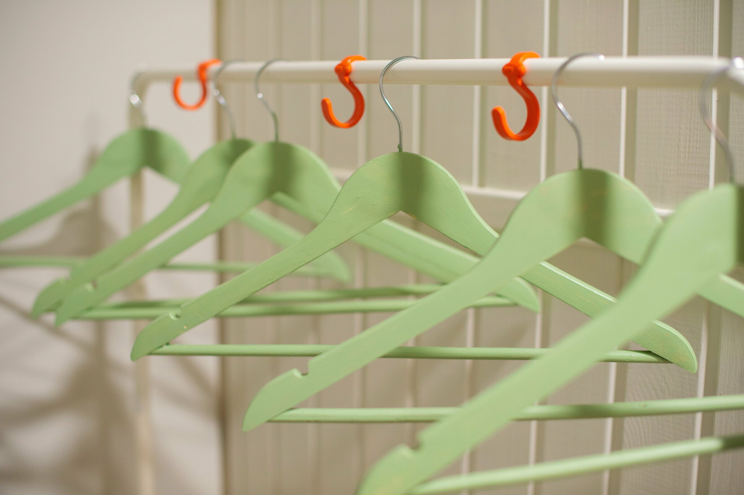 Спальное место на двухъярусной кровати в общем номере для женщин