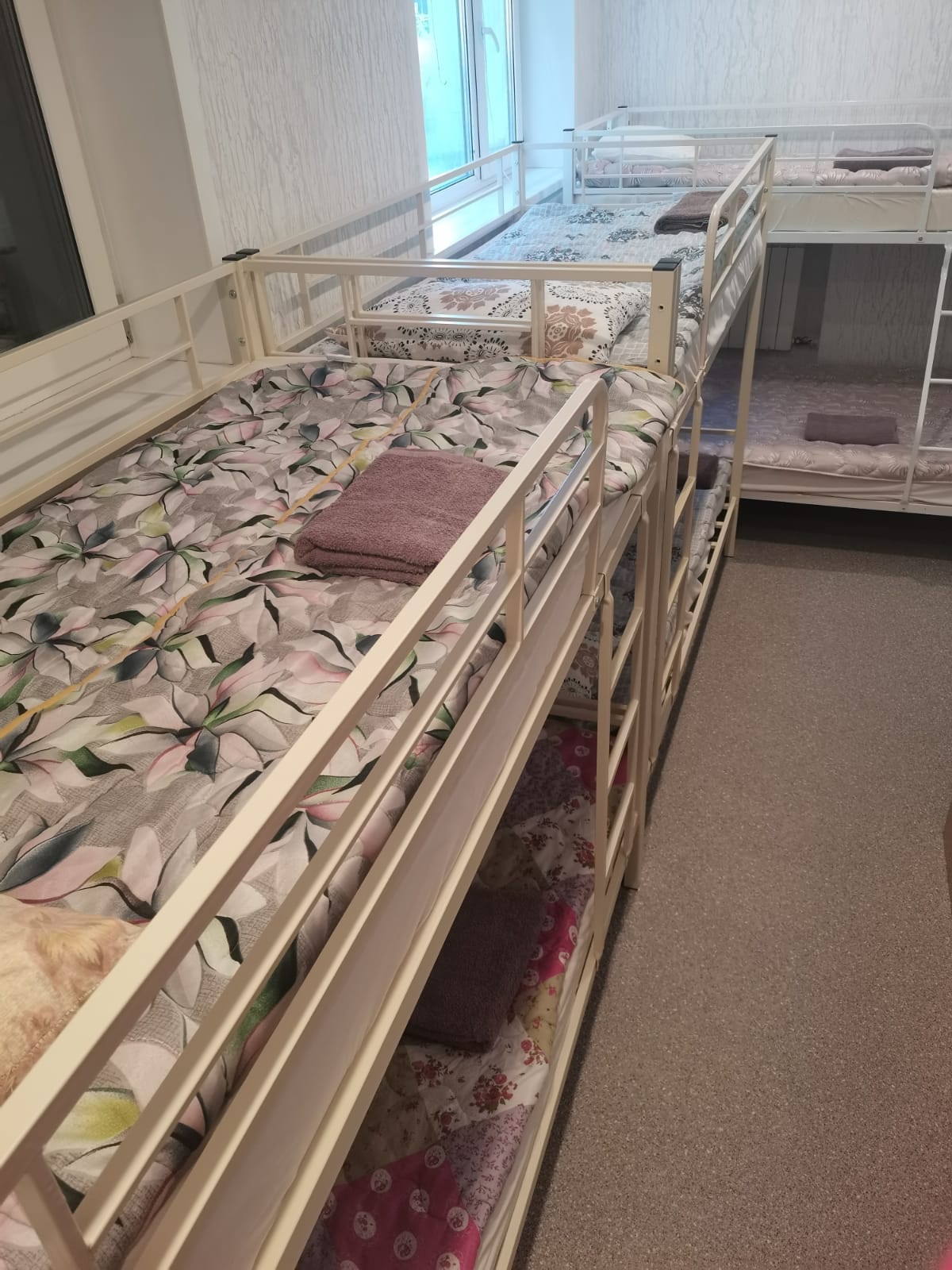 Кровать в общем 6-местном номере для женщин