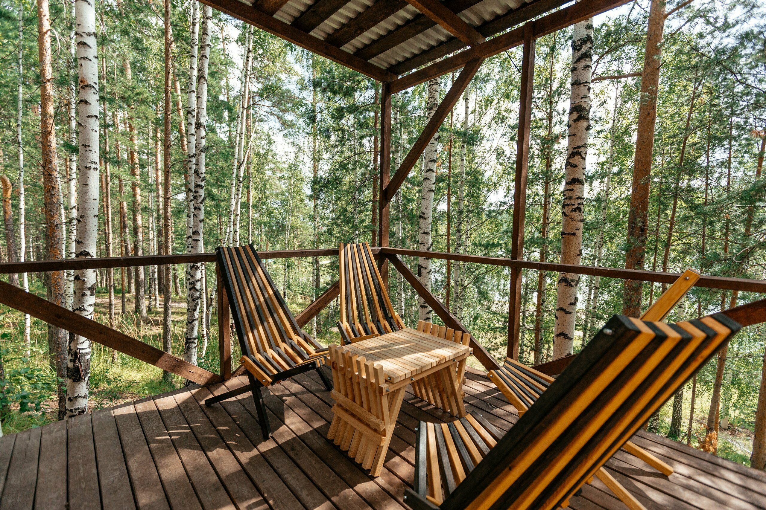 Домик 5 (четырехместный номер с видом на озеро)