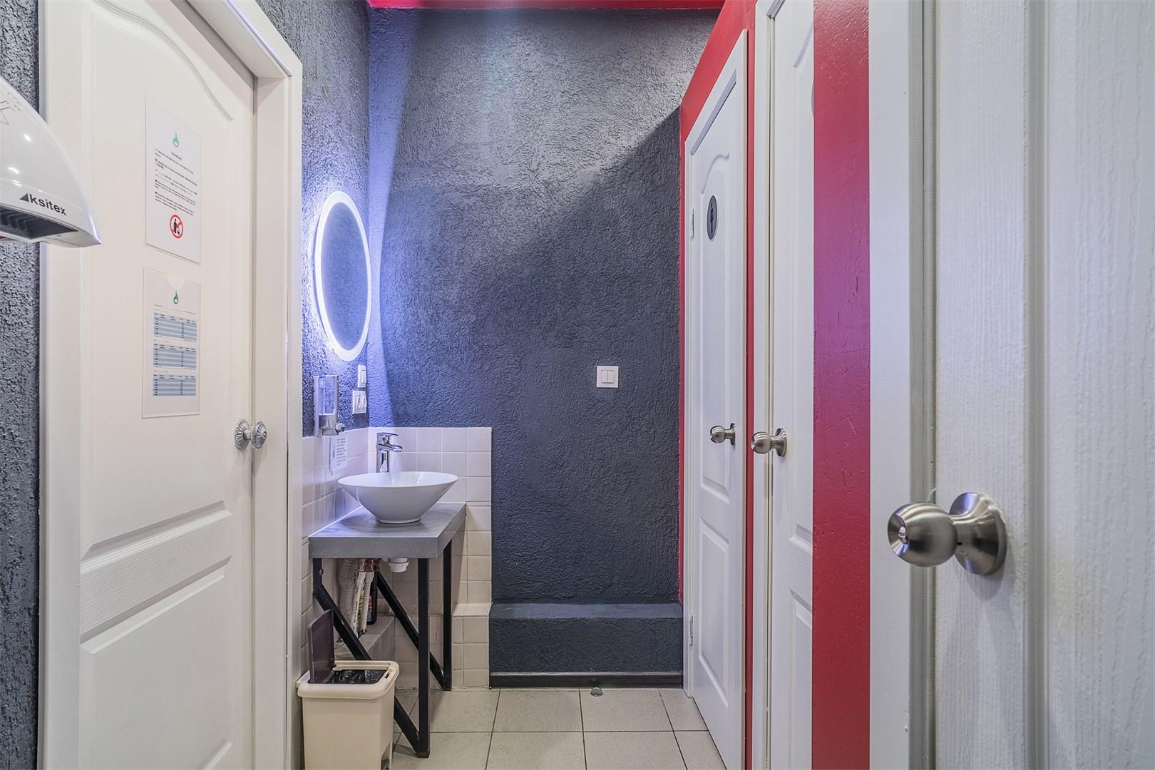 Двухместный номер с 1 кроватью и общей ванной комнатой