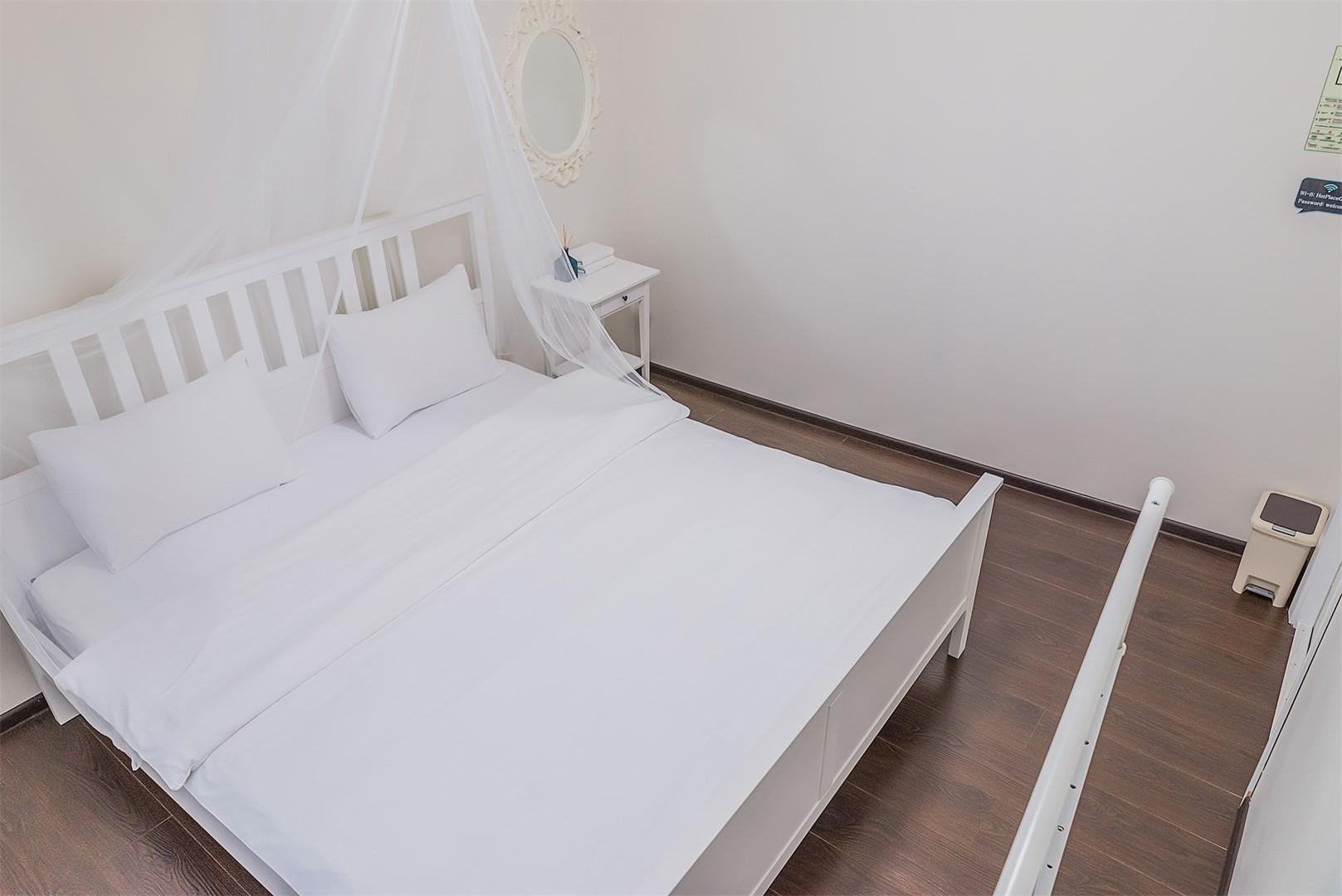 Двухместный номер с 1 кроватью и общей ванной комнатой