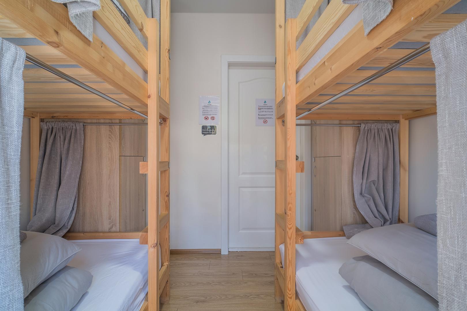 Кровать в общем 6-местном номере для женщин