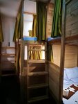Общее спальное помещение (Semi Private Curtained Capsule) в 8th Street Hostel