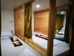 Общее спальное помещение (Semi Private Curtained Capsule) в 8th Street Hostel