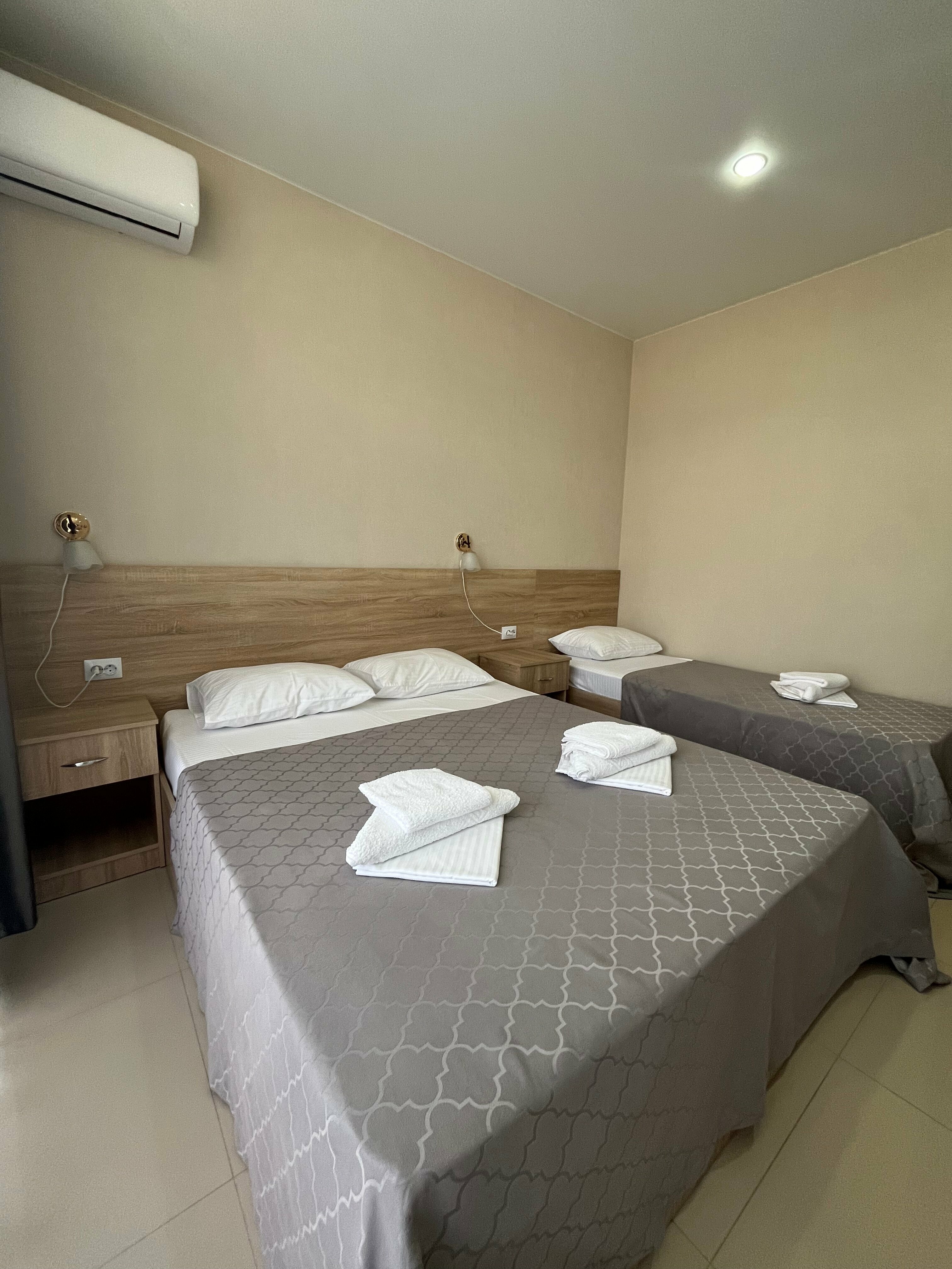 Трехместный номер с видом на горы