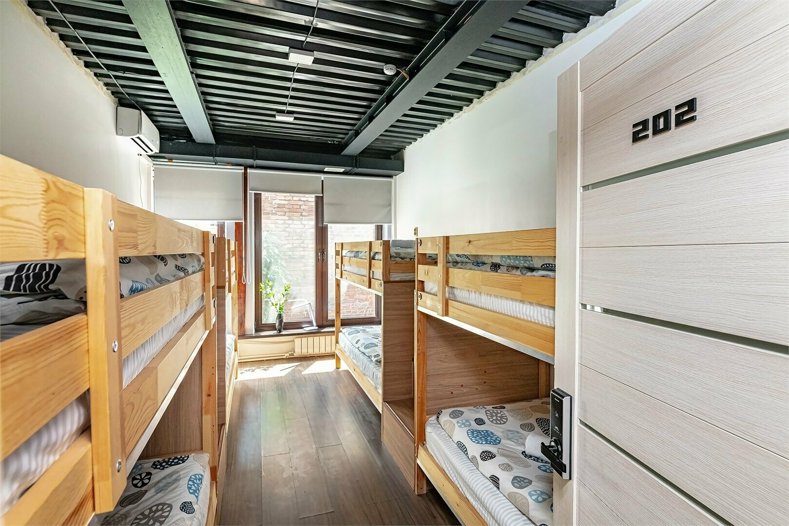 Общий 8-местный номер для мужчин