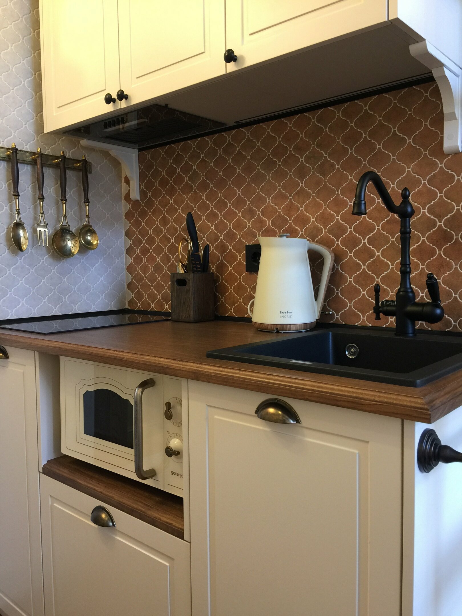 Двухместный номер с двуспальной кроватью и дополнительной кроватью