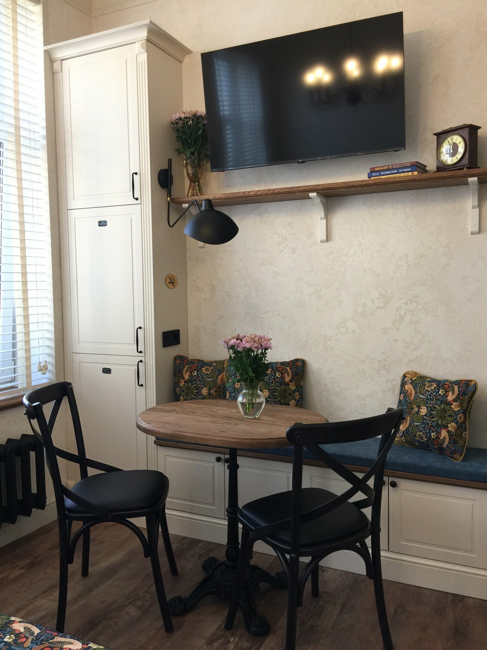 Двухместный номер с двуспальной кроватью и дополнительной кроватью