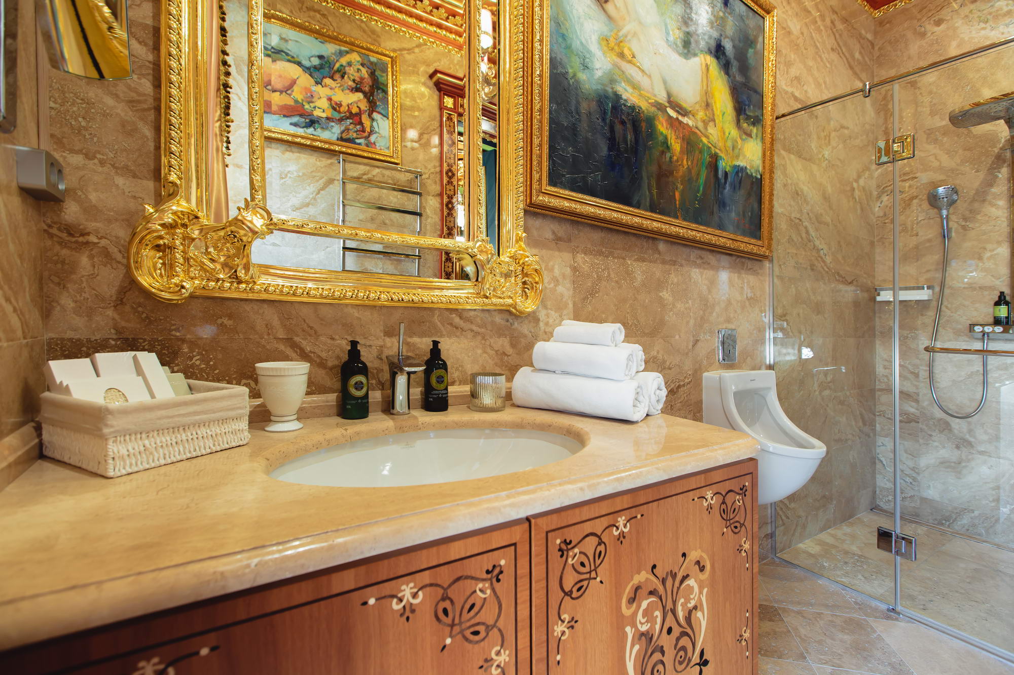 Люкс с кроватью размера «king-size» и балконом