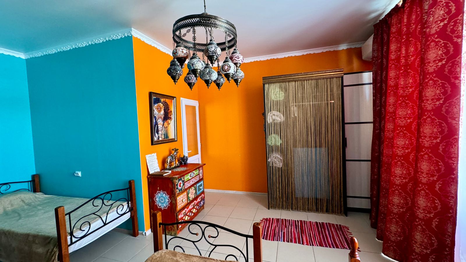 Кровать в общем номере для женщин с 4 кроватями