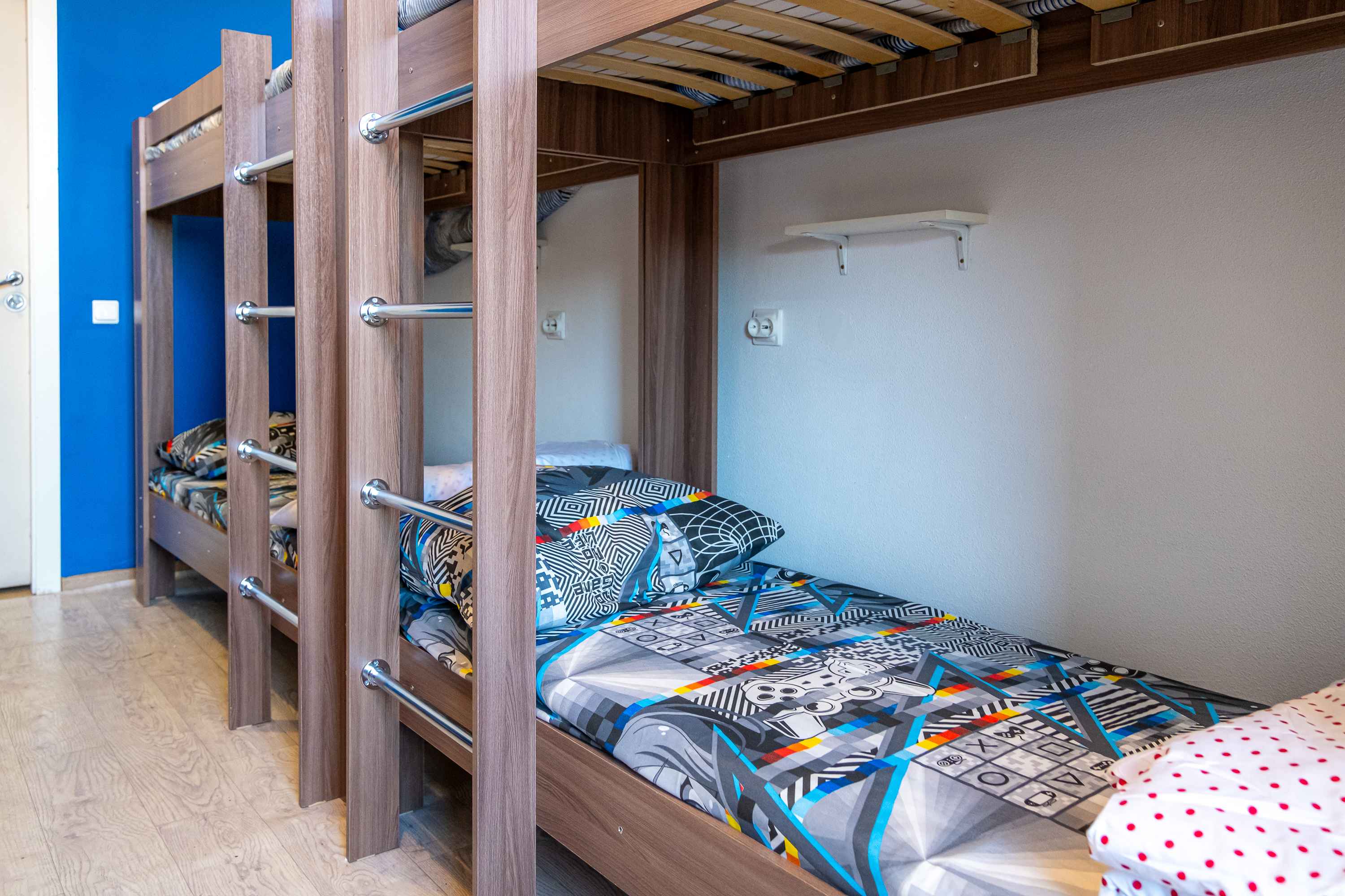 Кровать в общем номере для мужчин