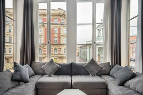 Люкс с видом на город в F12 Apartments
