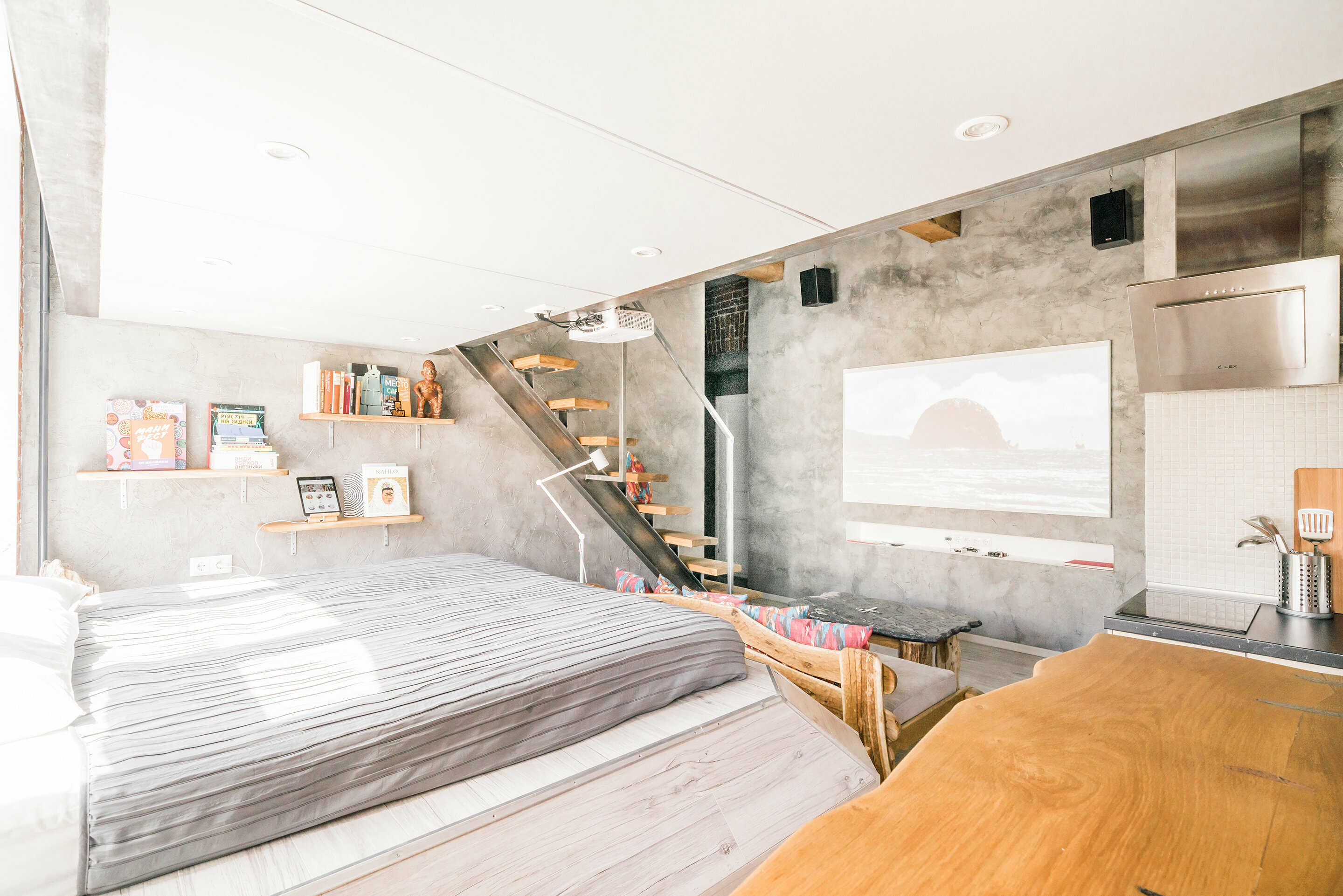 Двухуровневый номер-студия