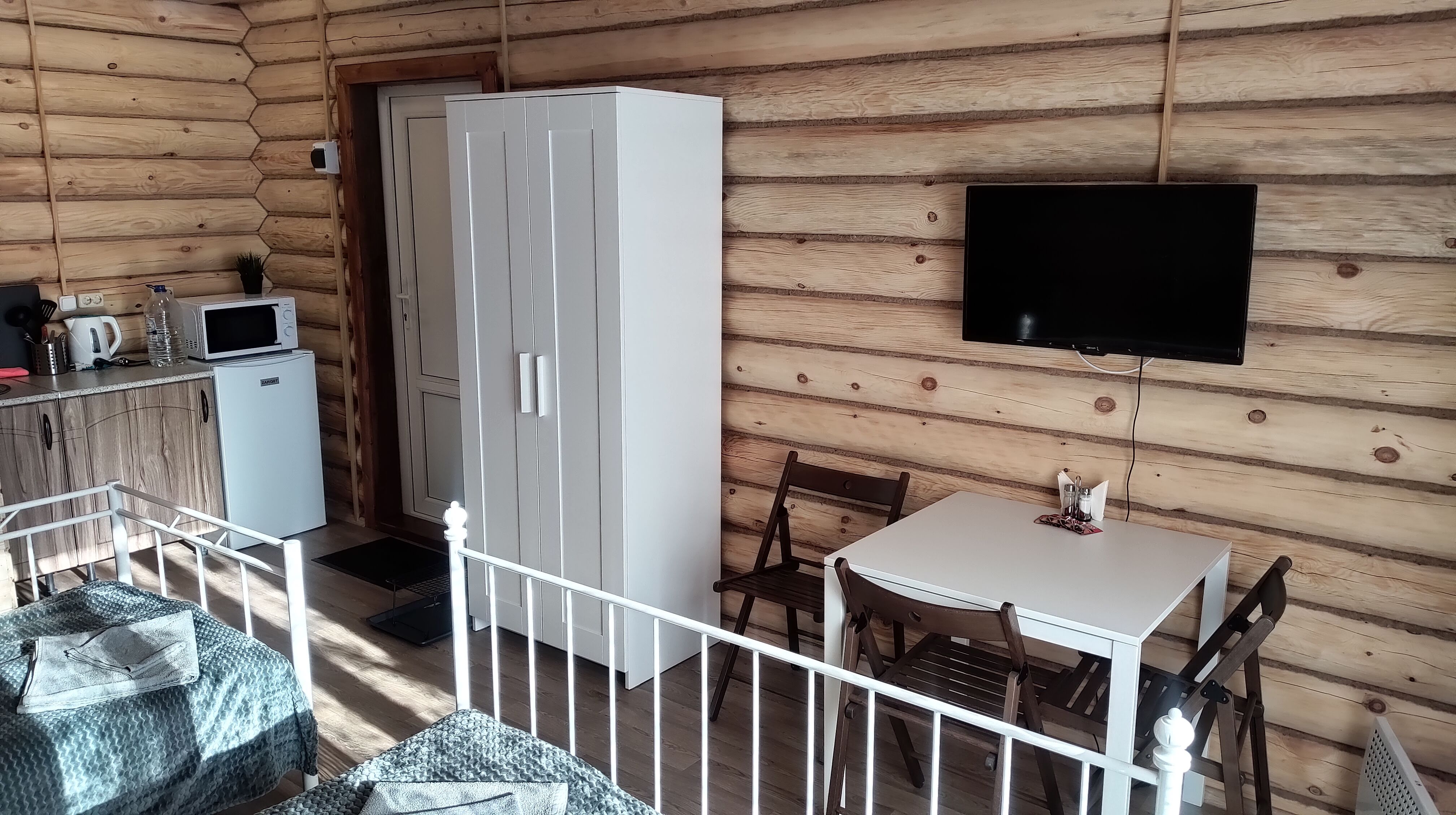 Семейный номер с видом на озеро