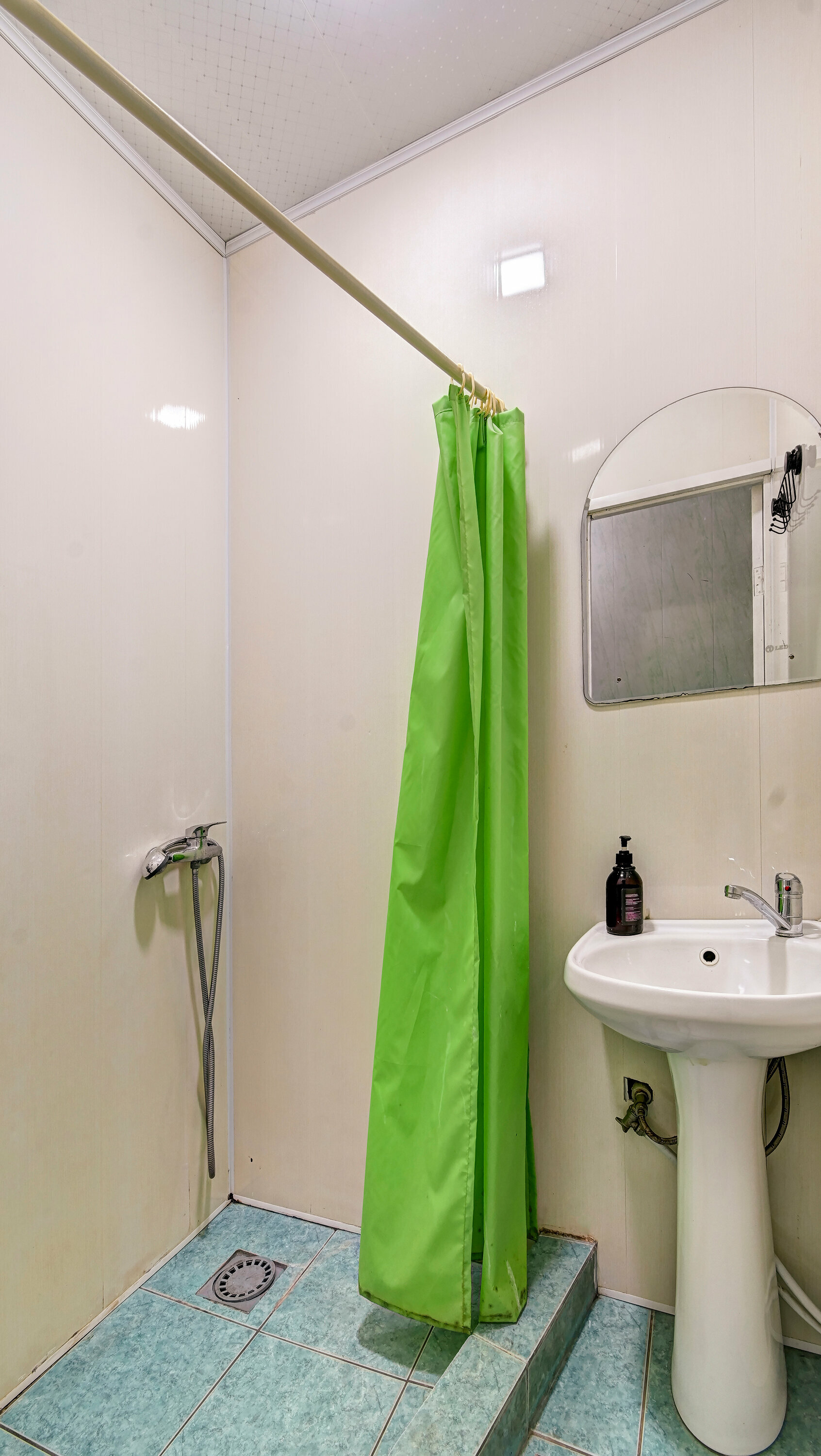 Двухместный номер эконом-класса с 2 отдельными кроватями