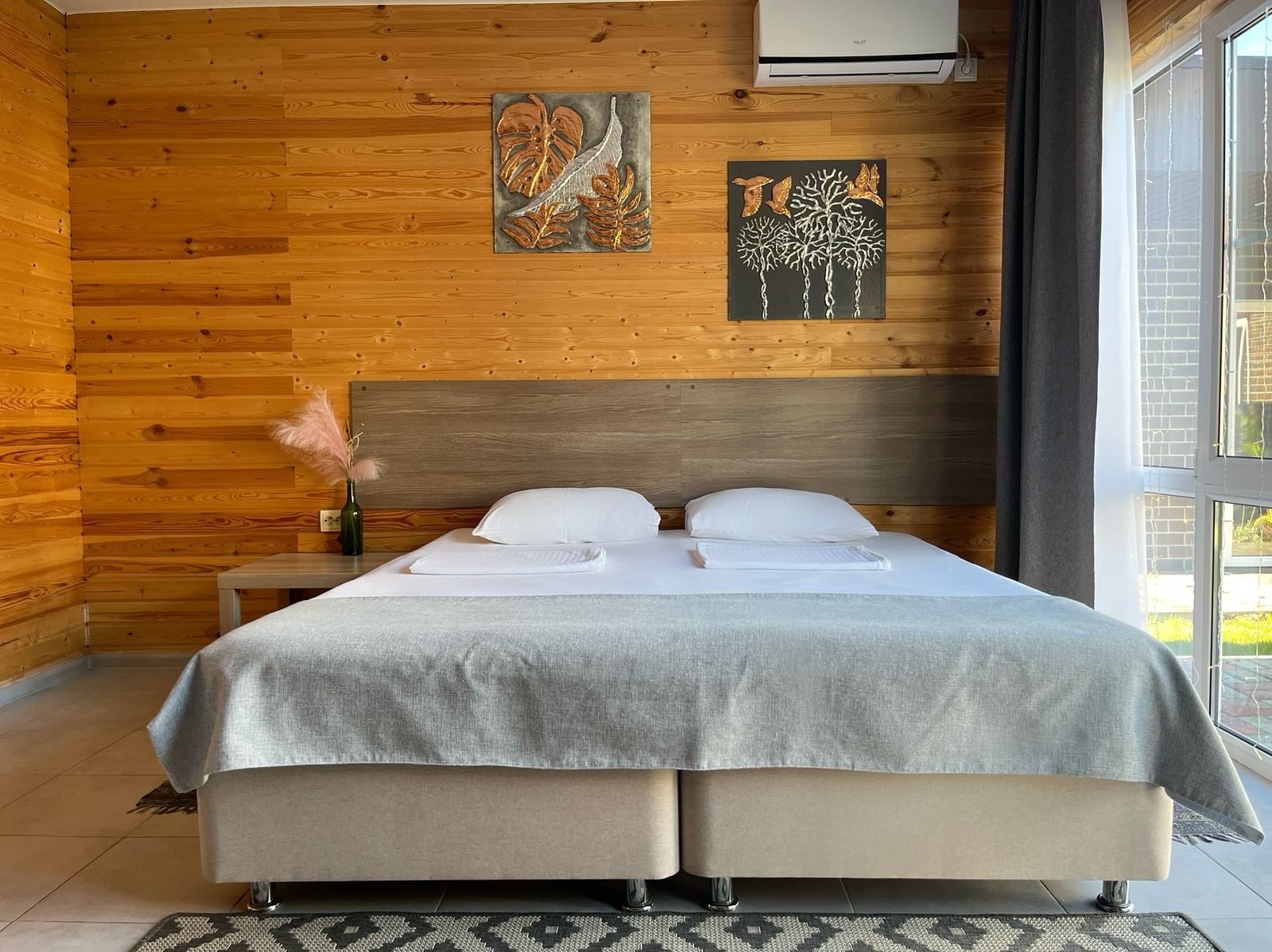 Номер-студия с кроватью размера "king-size" и диван-кроватью