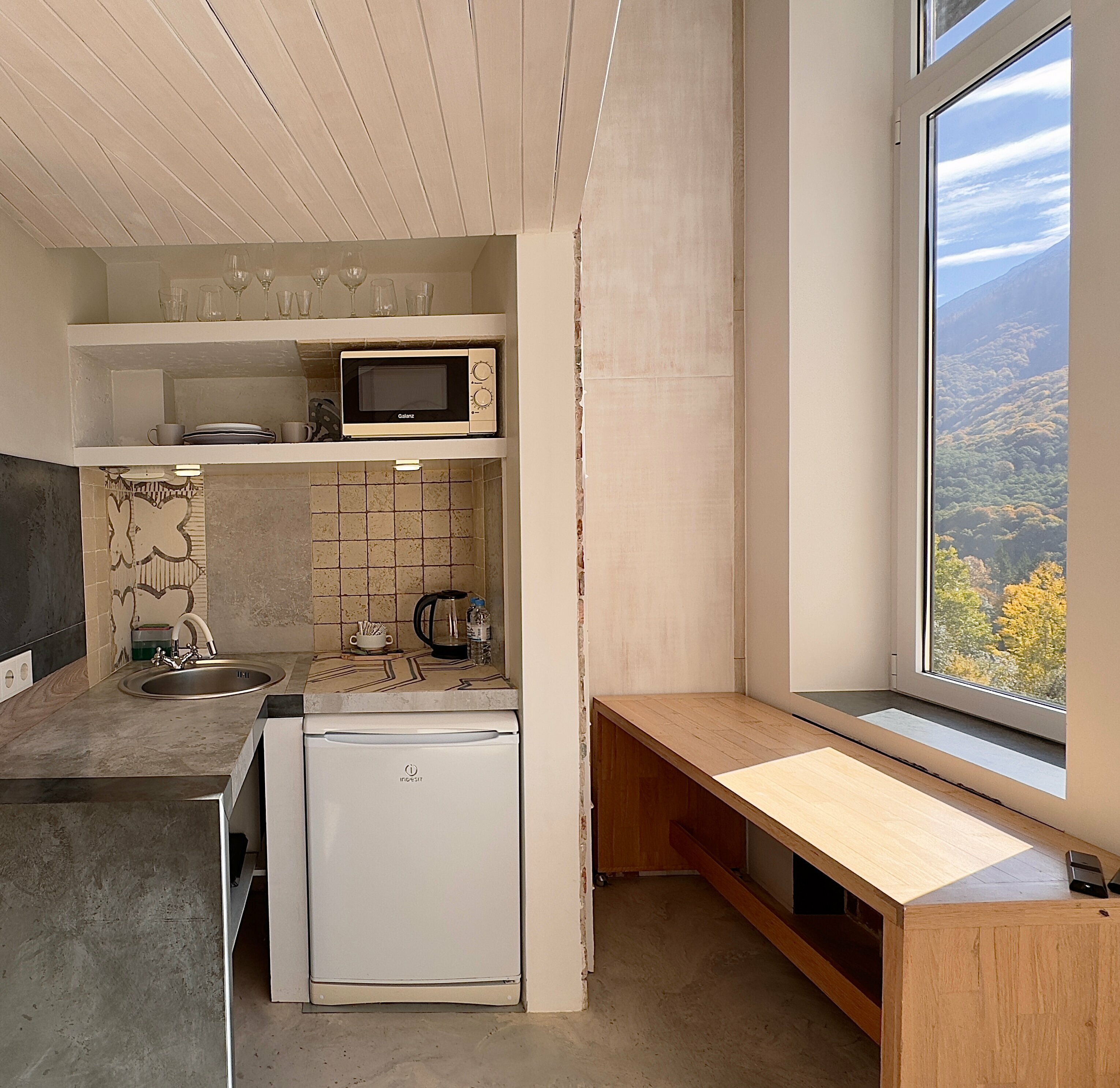 Четырехместный номер с видом на горы