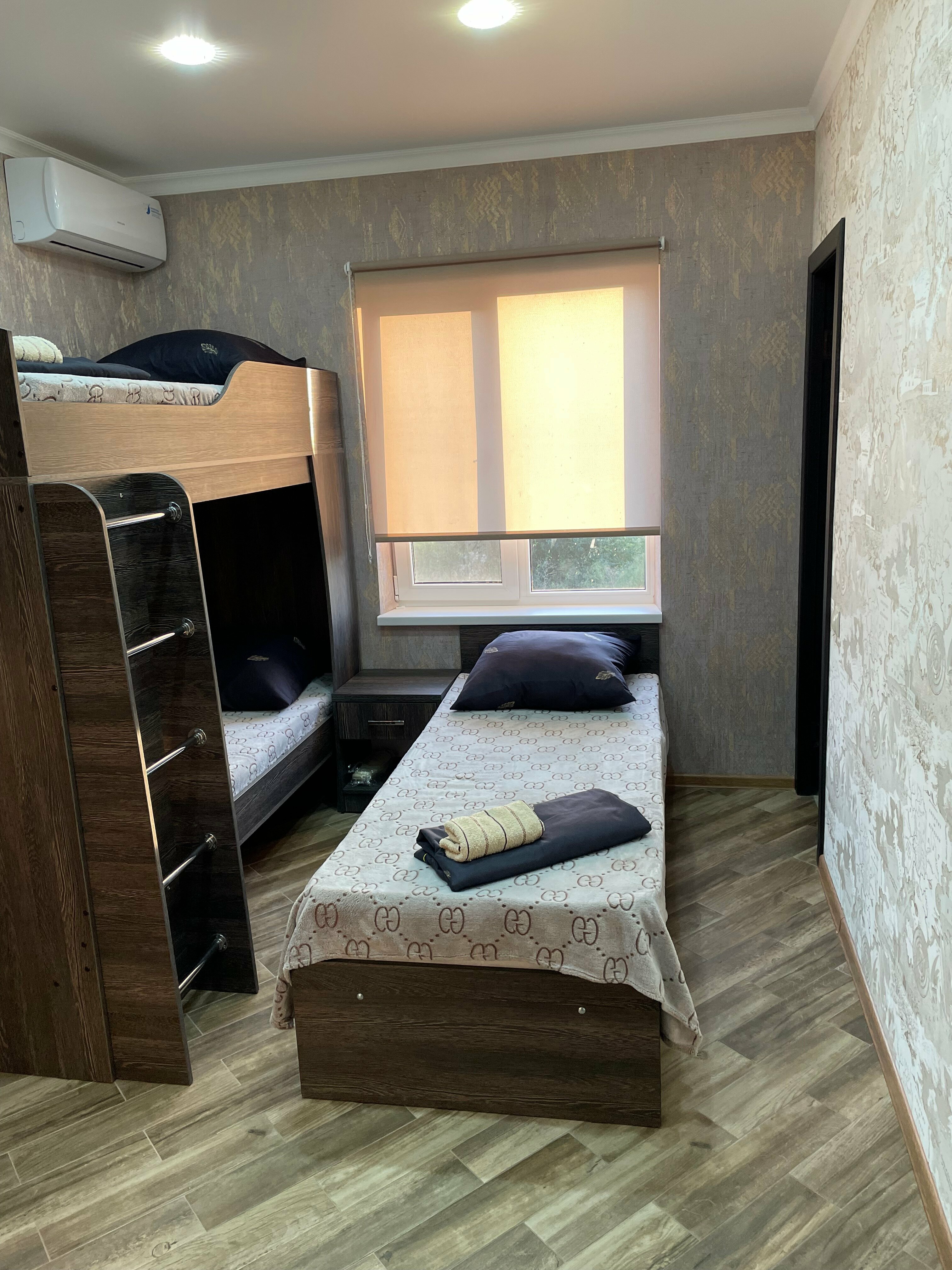 Трехместный номер с душем