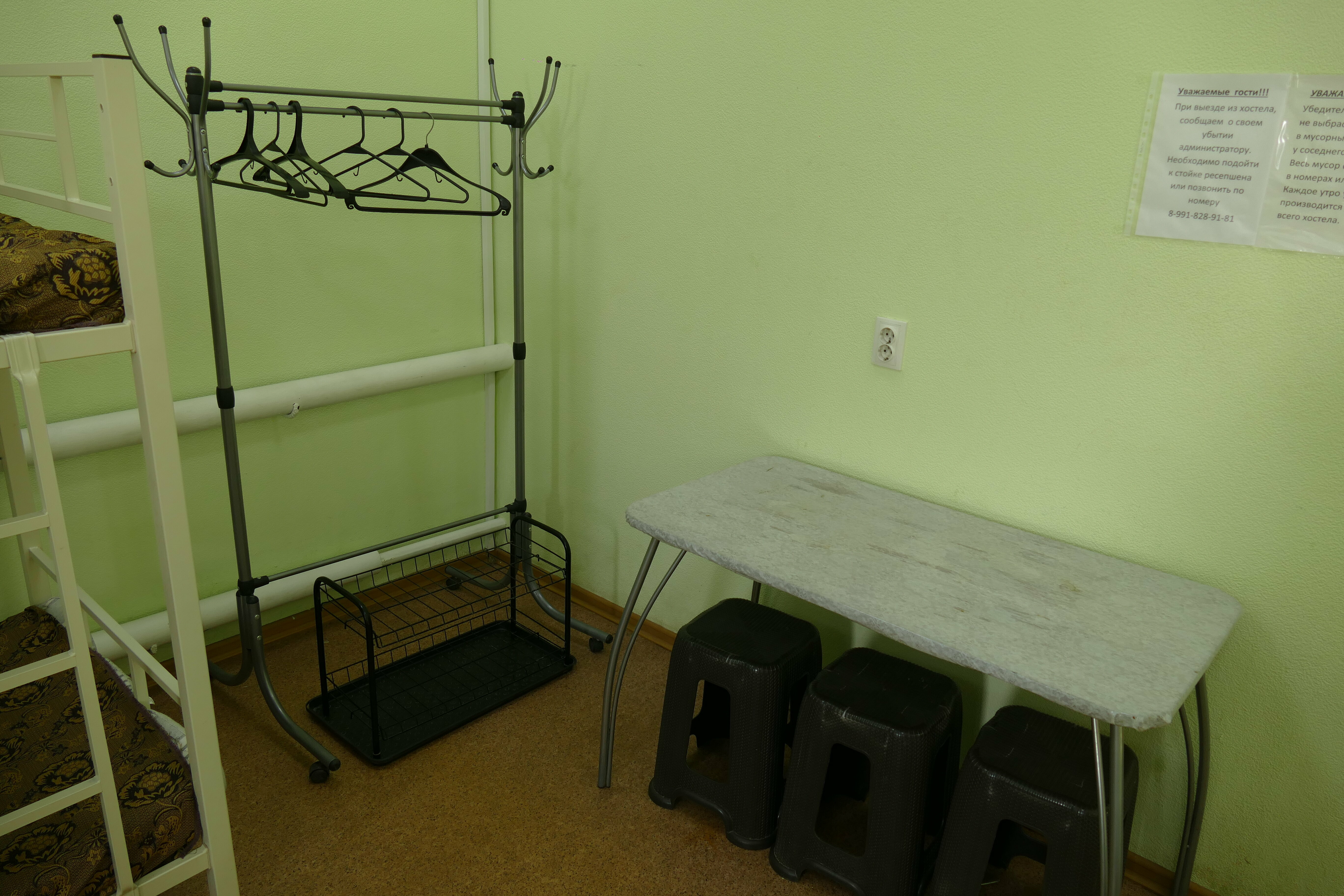 Спальное место на двухъярусной кровати в общем номере для мужчин и женщин