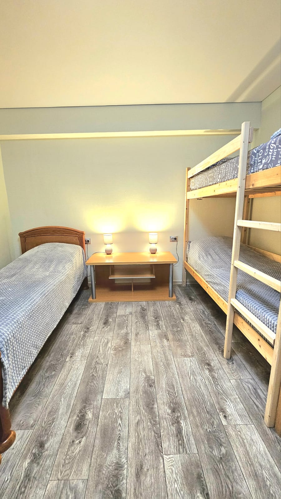 Четырехместный номер с общей ванной комнатой