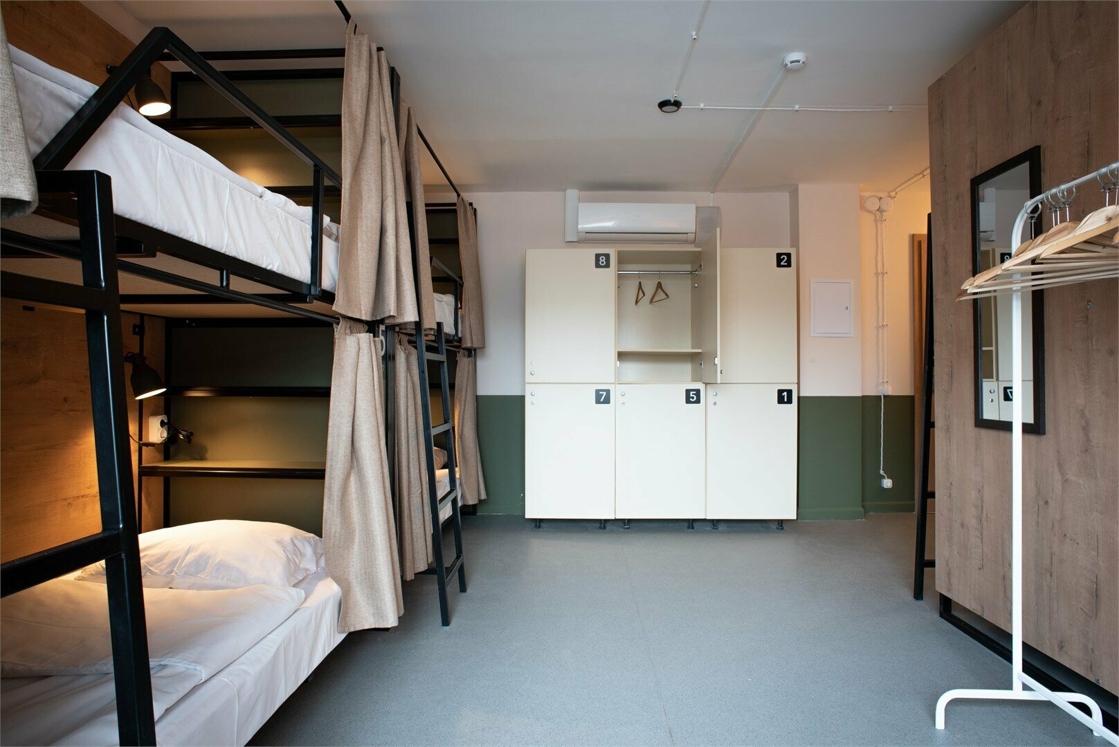 Восьмиместный групповой номер с двумя дополнительными местами