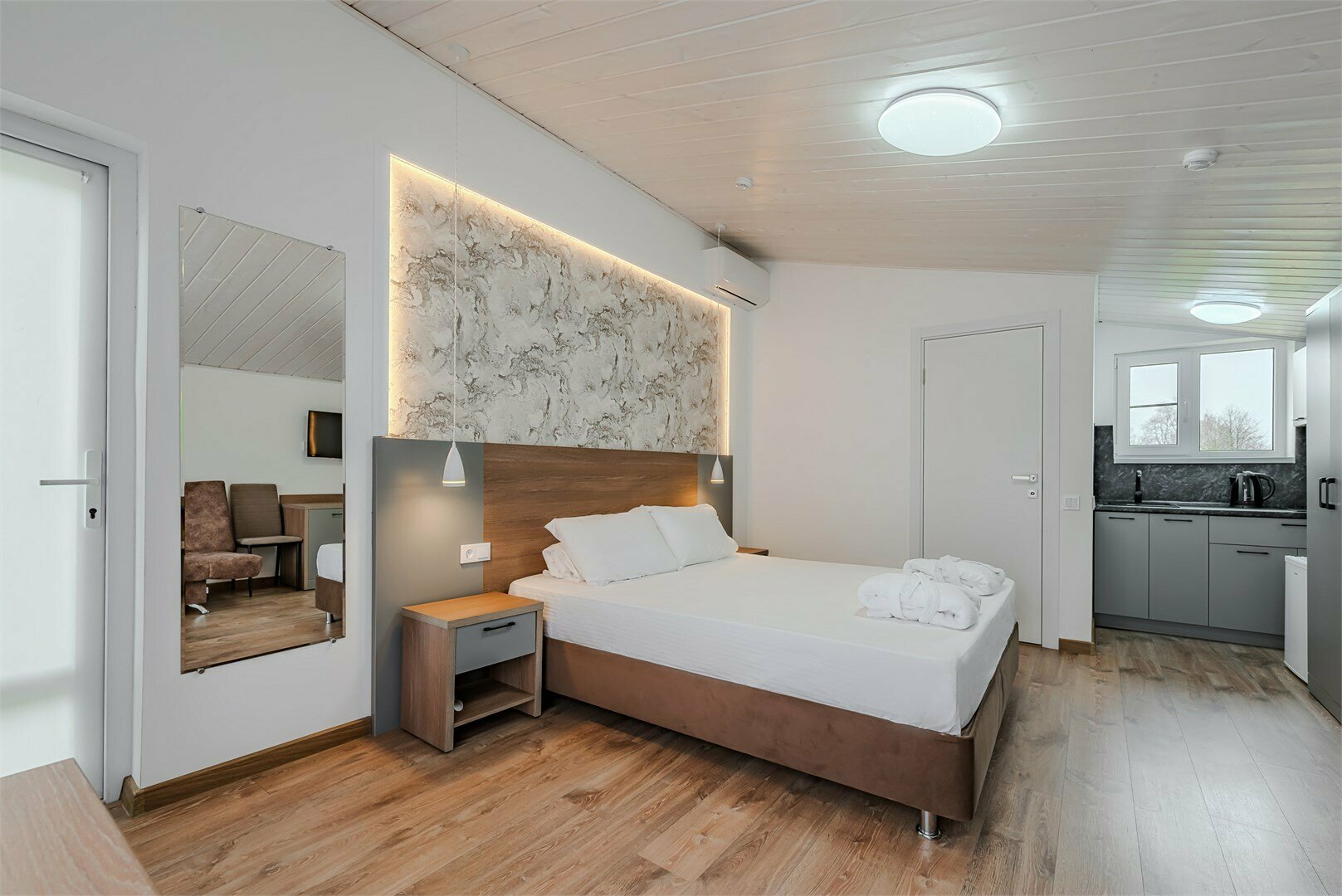 Студия с балконом