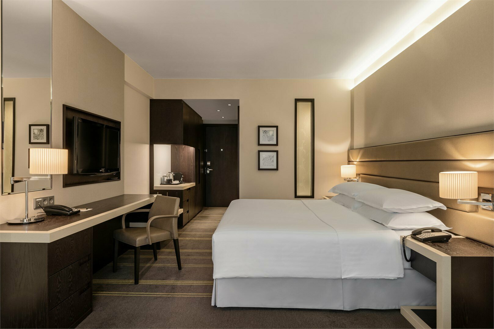 Клубный номер с одной большой кроватью