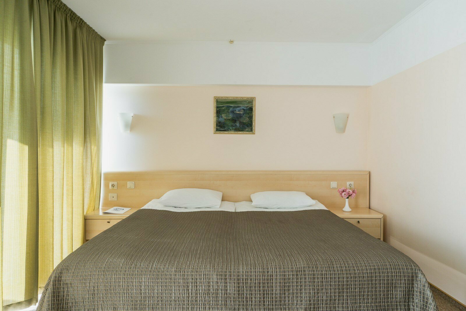 Стандартный с двуспальной кроватью