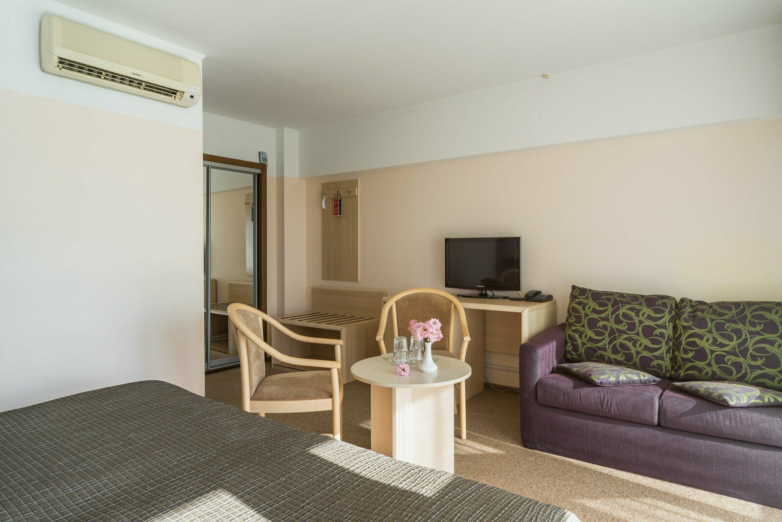 Стандартный с двуспальной кроватью