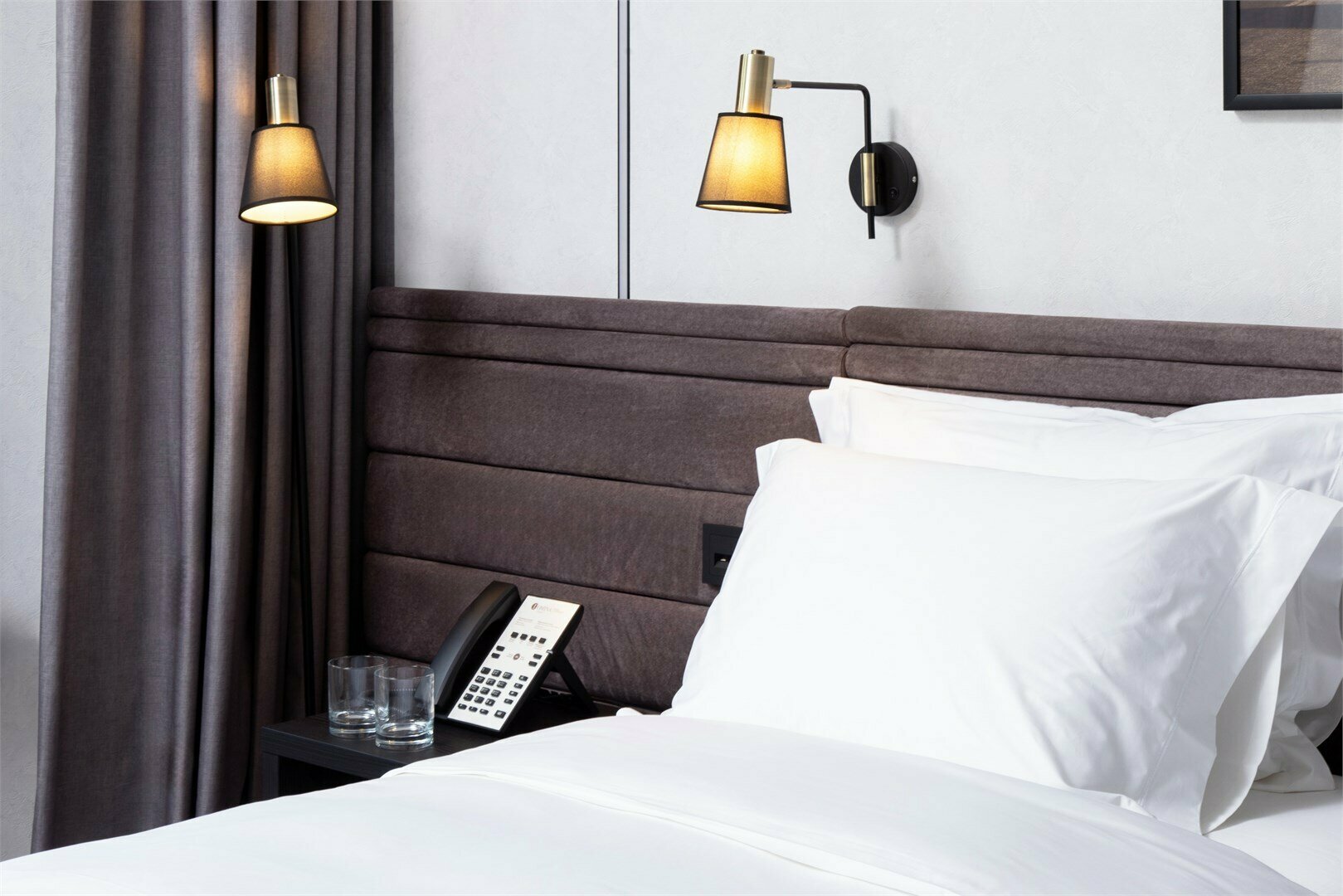 Премиум с одной большой кроватью