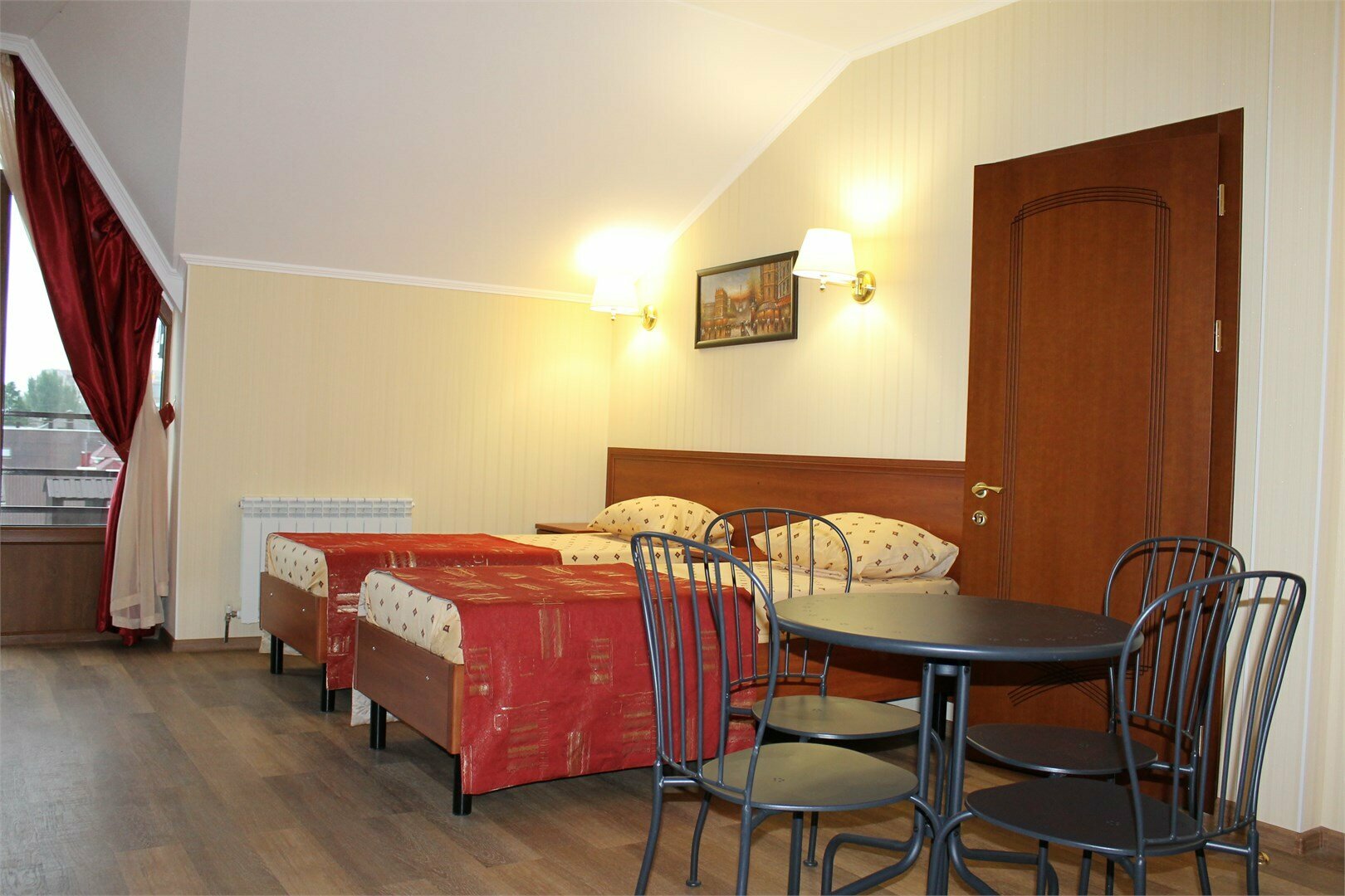 "Семейный" 2-х комнатный, 4-х местный с французским балконом и МИНИ Кухней