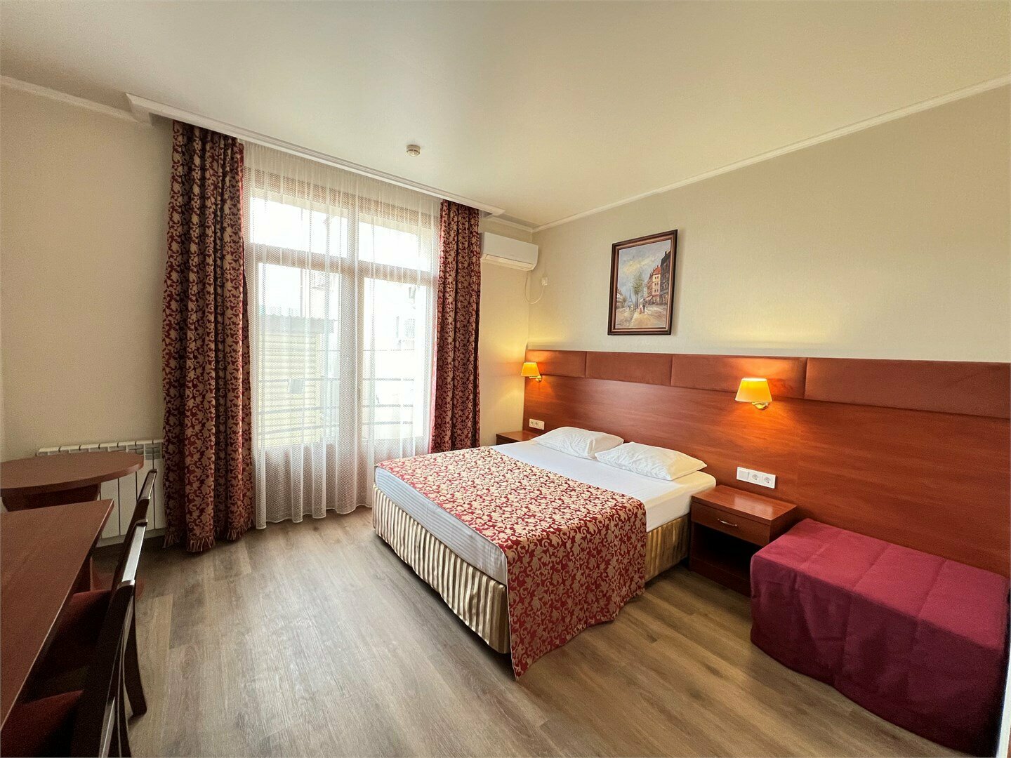 "Улучшенный" 2-х местный с одной 2-х спальной кроватью или 2-мя односпальными кроватями с французским балконом