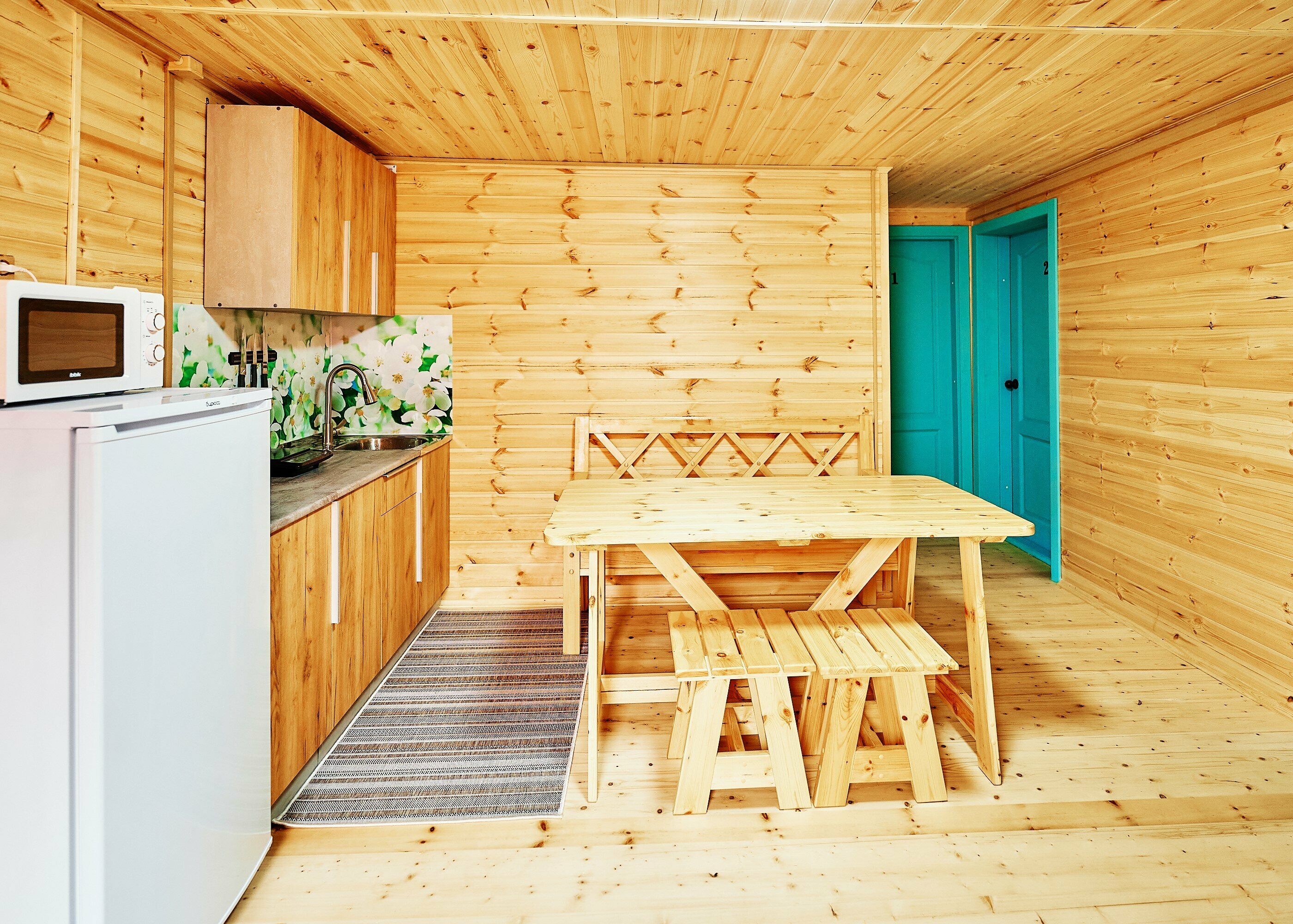 Трехместный номер с видом на озеро