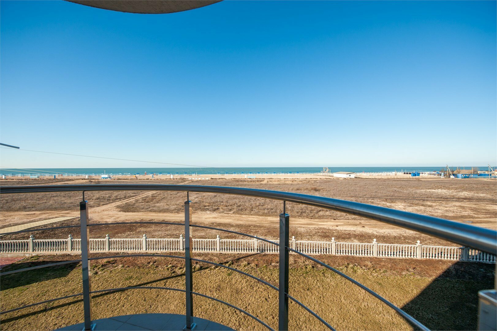 Двухкомнатный семейный номер  на 3-4 гостя с двумя балконами и видом на море (корпус Б)