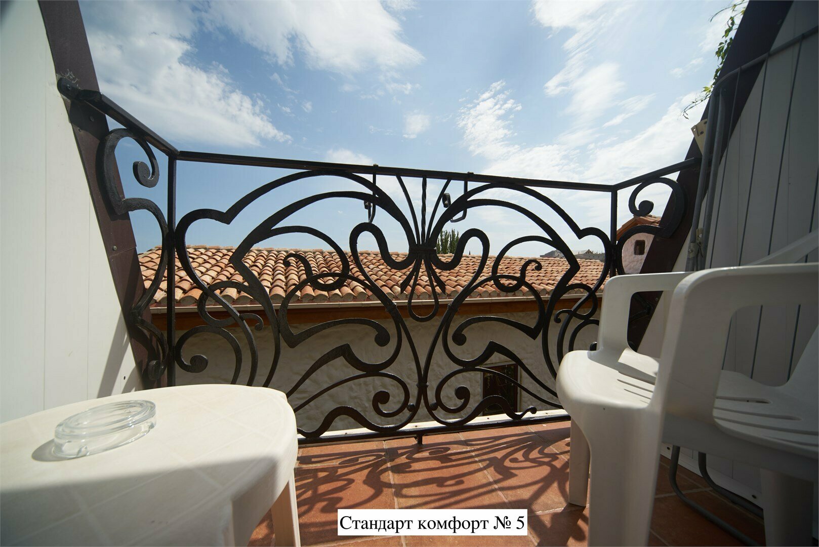 Трехместный номер с балконом