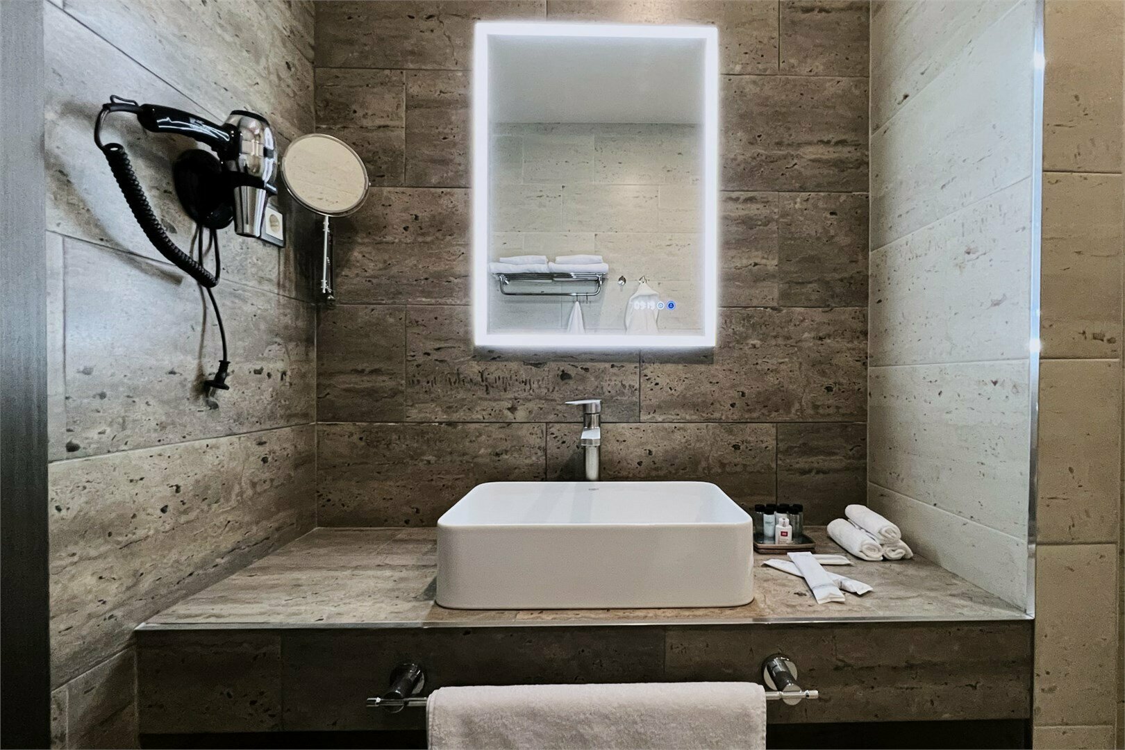 Улучшенный двухместный номер с 2 отдельными кроватями