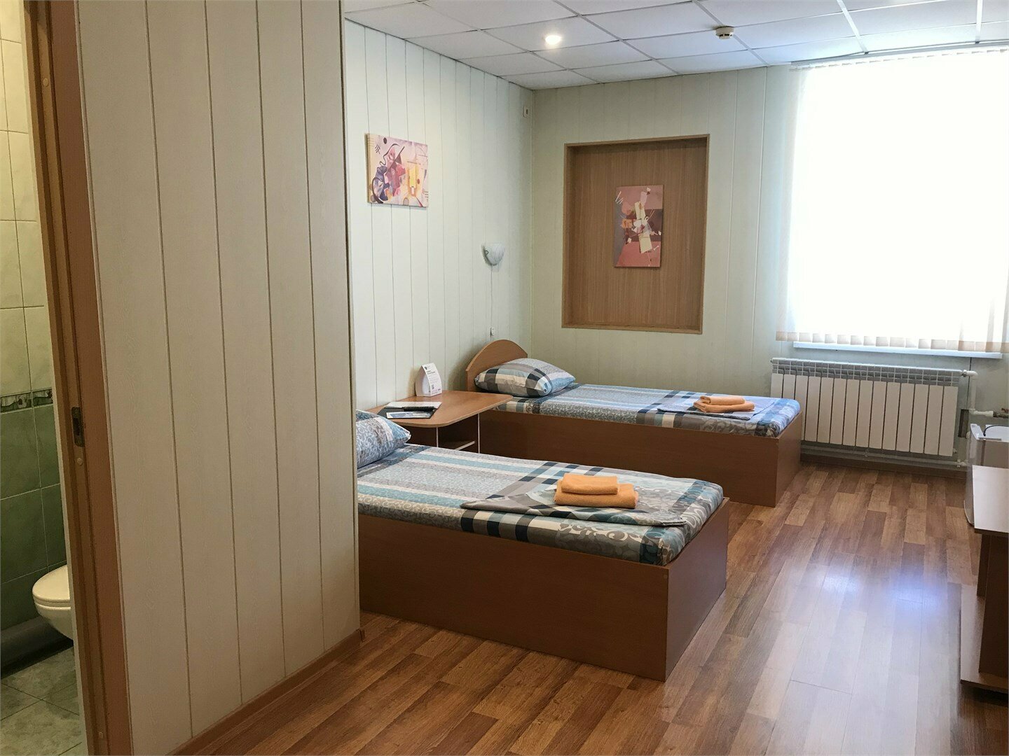 Просторный двухместный номер с 2 отдельными кроватями