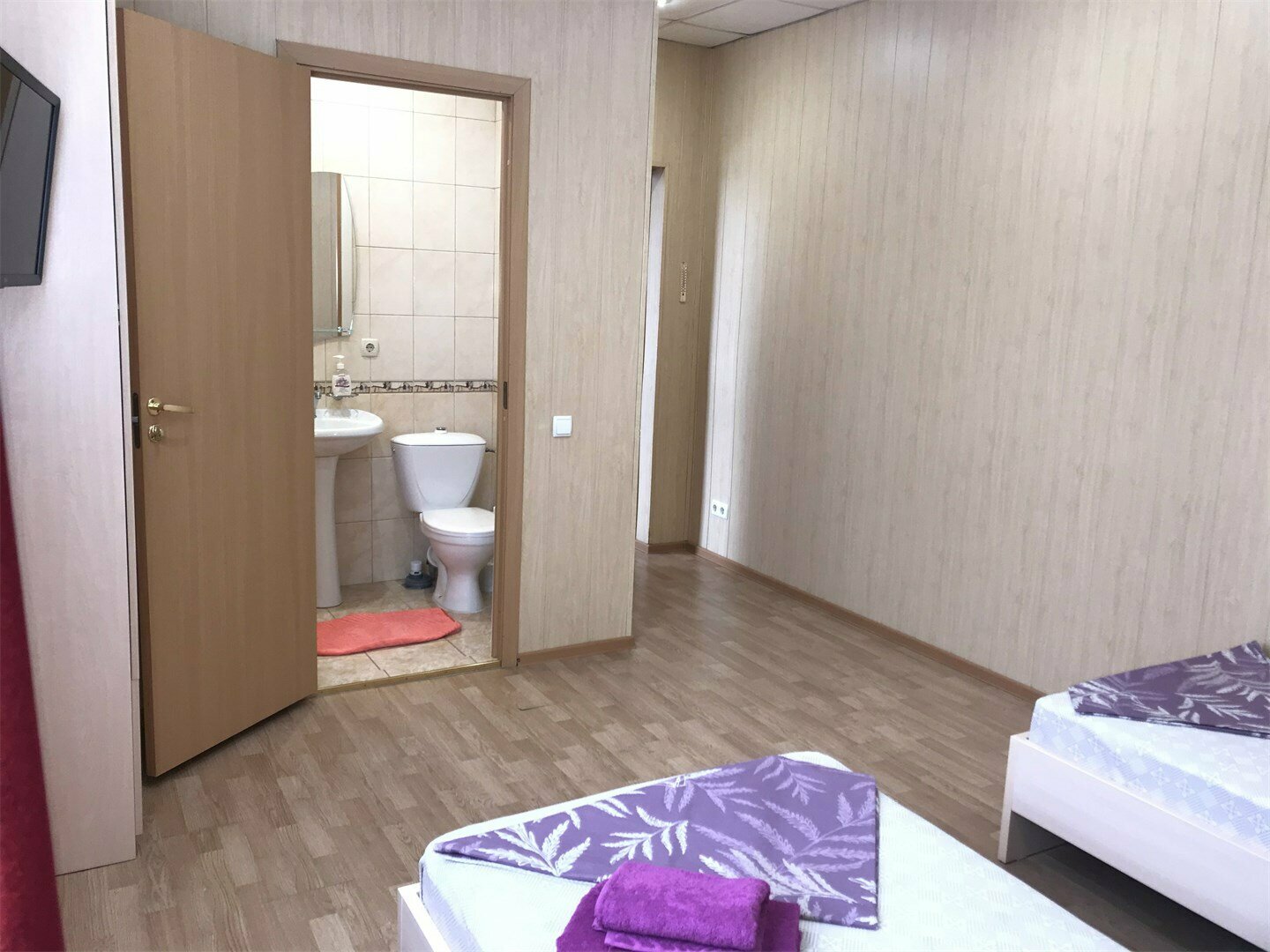 Трехместный номер «Комфорт» с душем