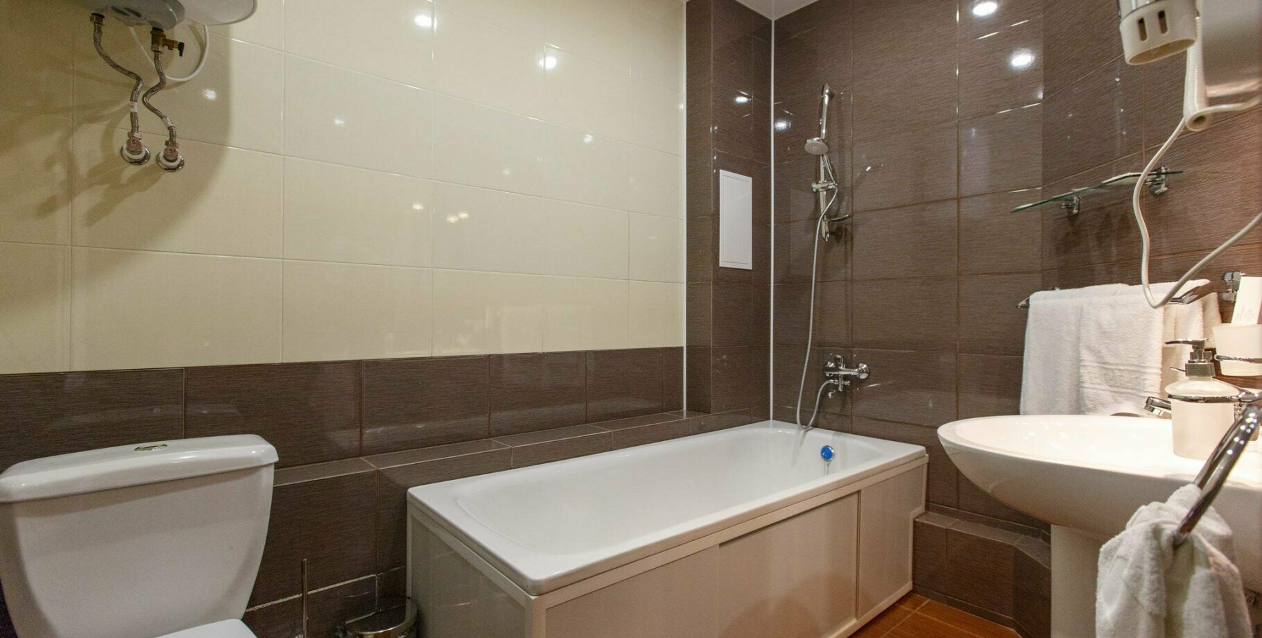 Полулюкс (Двухместный номер с двуспальной кроватью)Размещение с питомцами не допустимо