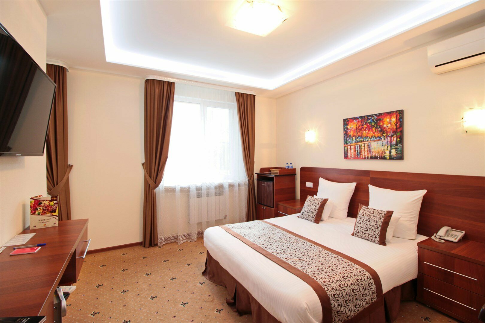 Полулюкс (Двухместный номер с двуспальной кроватью)Размещение с питомцами не допустимо