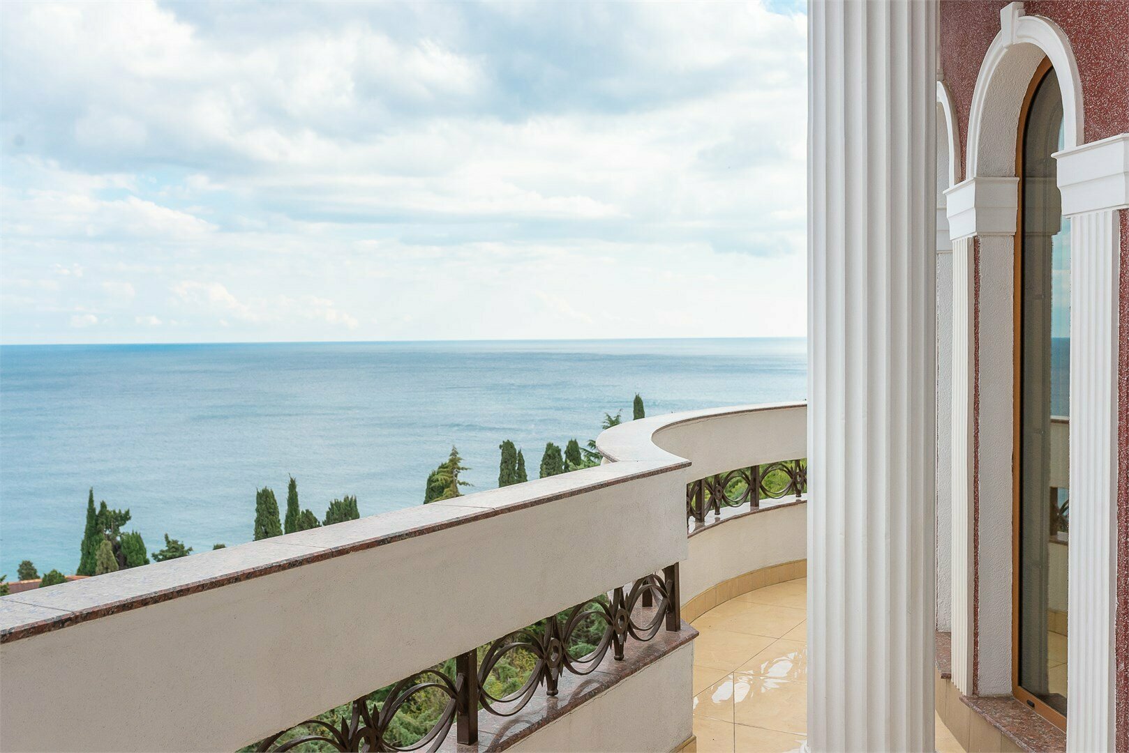 Апартаменты 6-ти местные с видом на море и двумя балконами