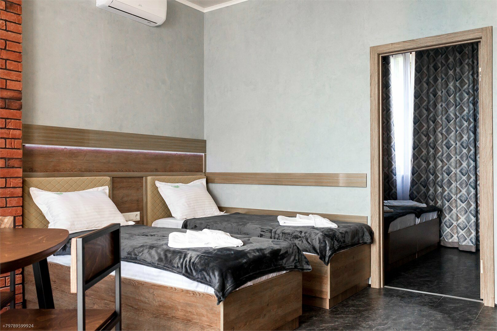 Шале-  Двухкомнатная четырехместная студия с балконом и видом на море с раздельными кроватями