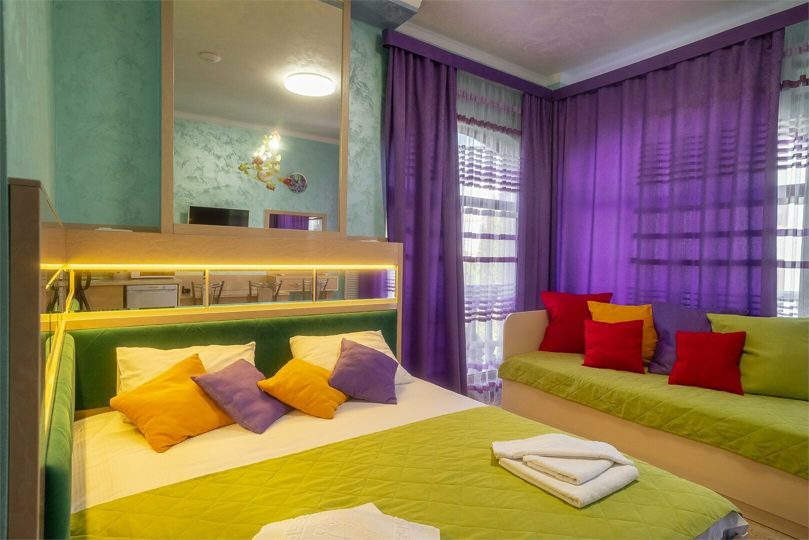 Весеннее утро- Трехместная студия с видом на море и большим балконом