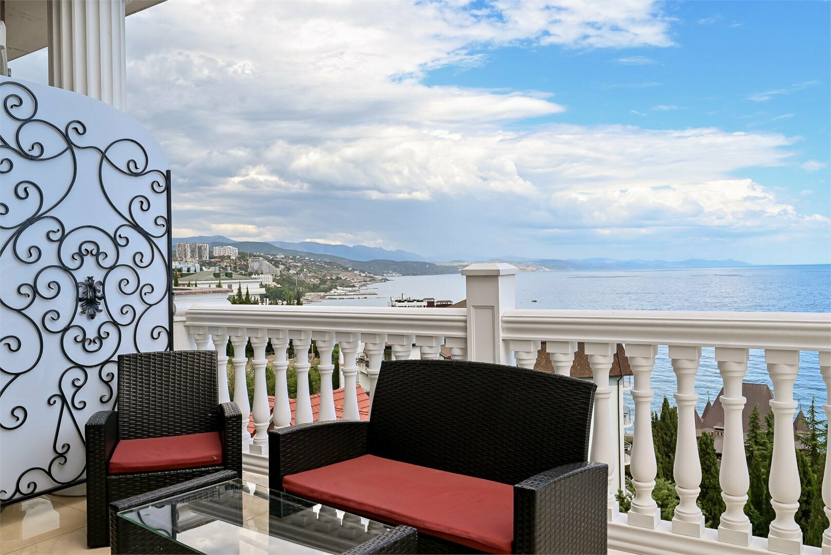 Алые паруса - Трехместная студия с видом на море и большим балконом