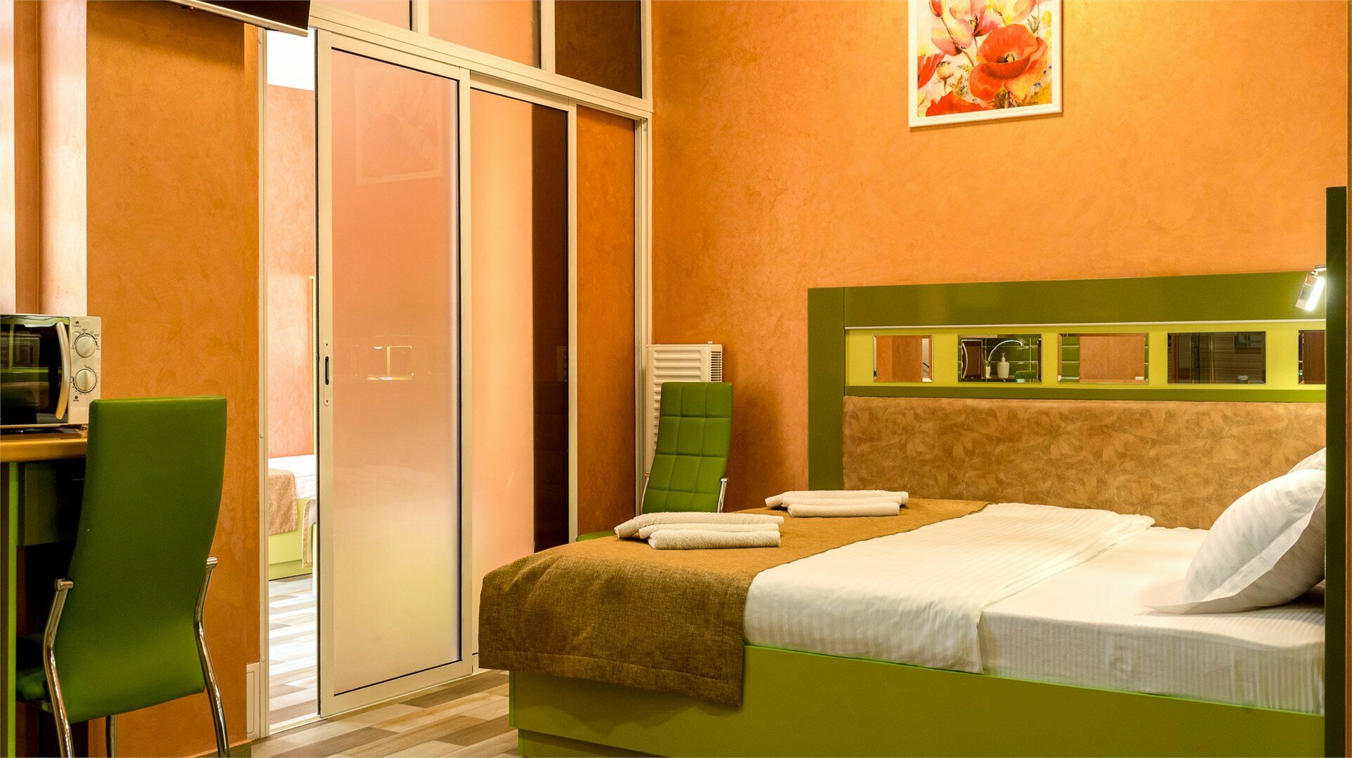 Осенний -Четырехместная  двухкомнатная студия с внутренним двориком