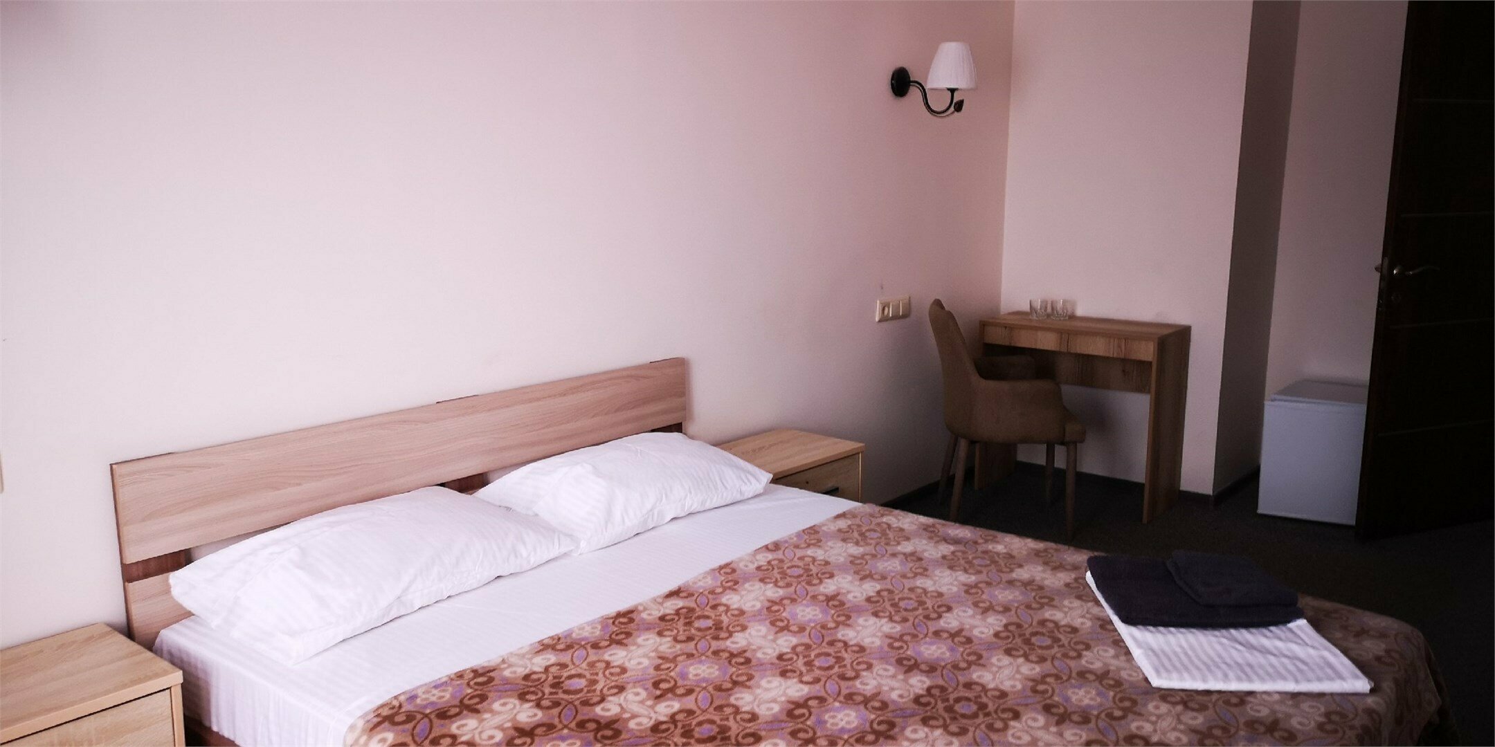 Семейный номер с общей ванной комнатой