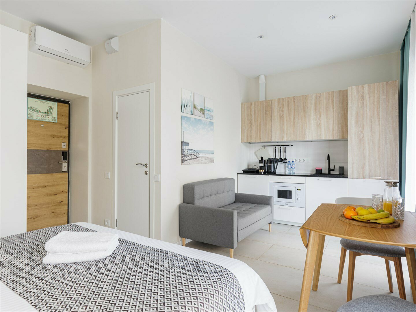 Улучшенный трехместный номер с видом на море